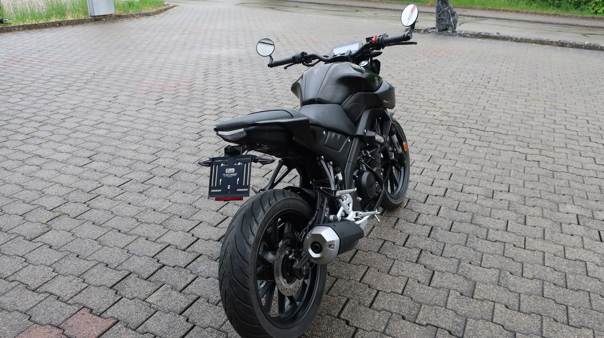 YAMAHA MT-125-showroom-element-1