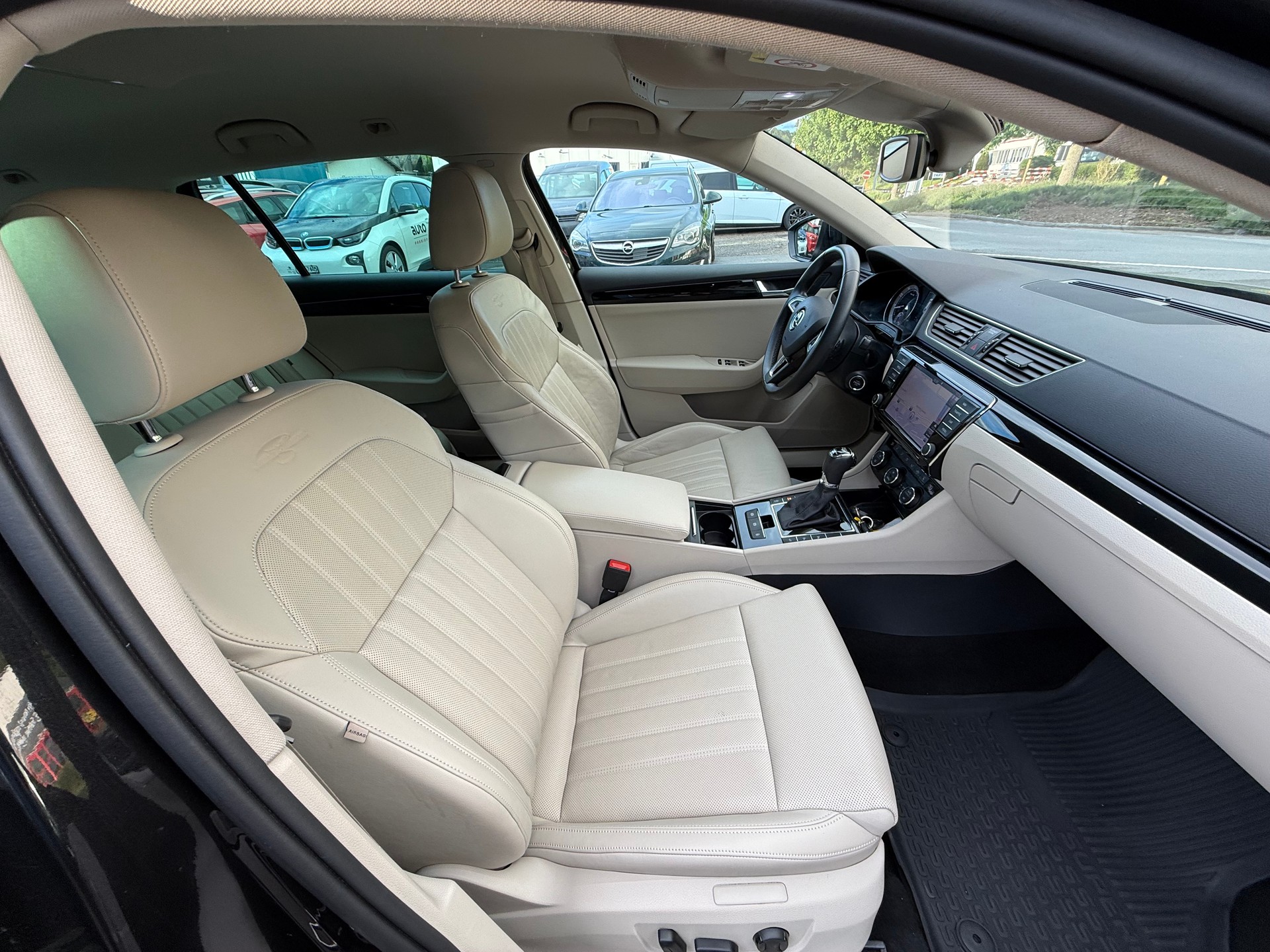 SKODA Superb Combi 2.0 TSI L&K DSG 4x4-image-6