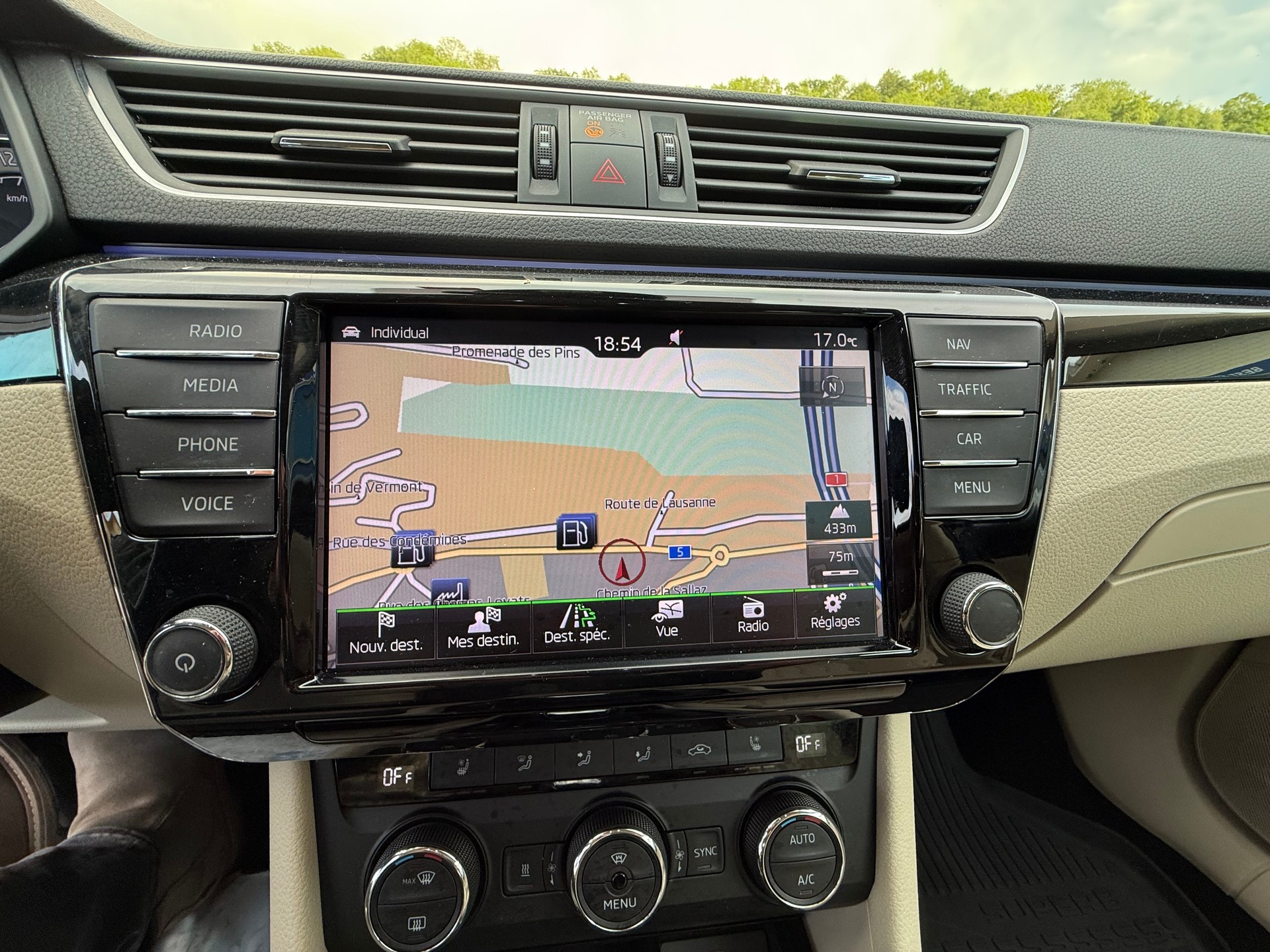SKODA Superb Combi 2.0 TSI L&K DSG 4x4-image-7