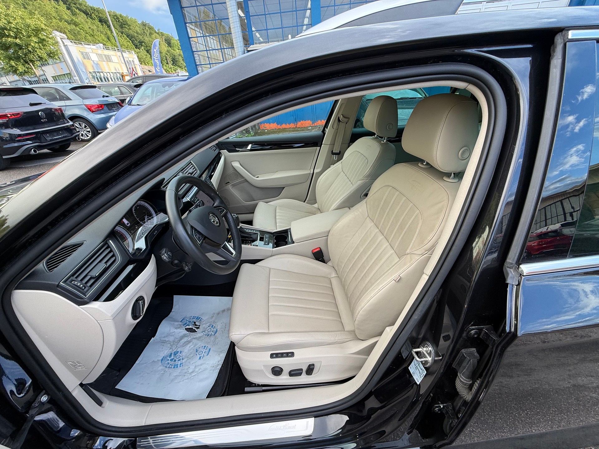 SKODA Superb Combi 2.0 TSI L&K DSG 4x4-image-5