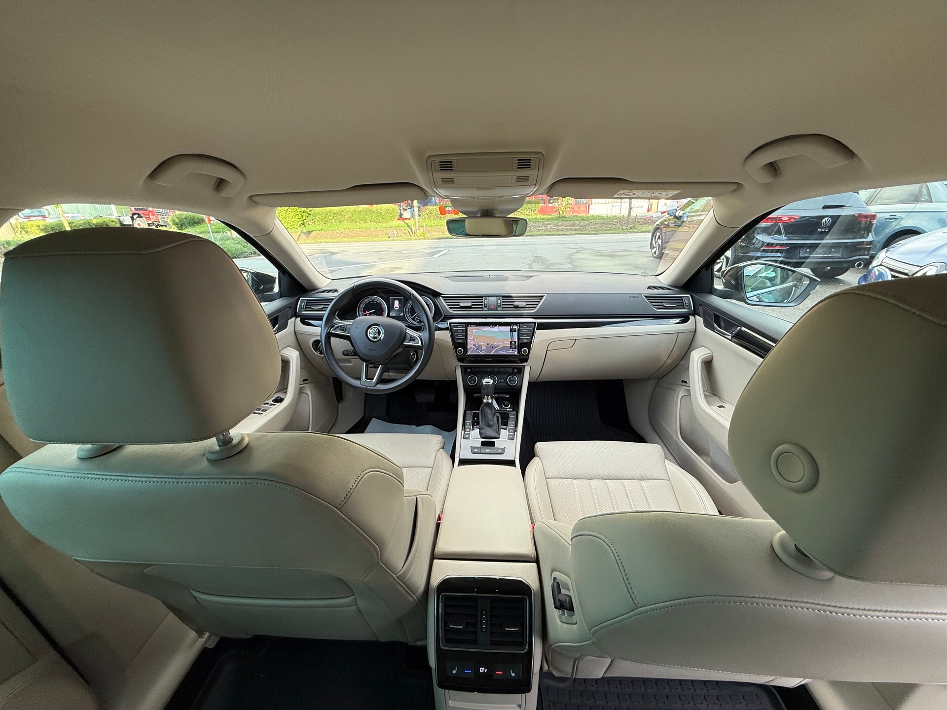 SKODA Superb Combi 2.0 TSI L&K DSG 4x4-image-4