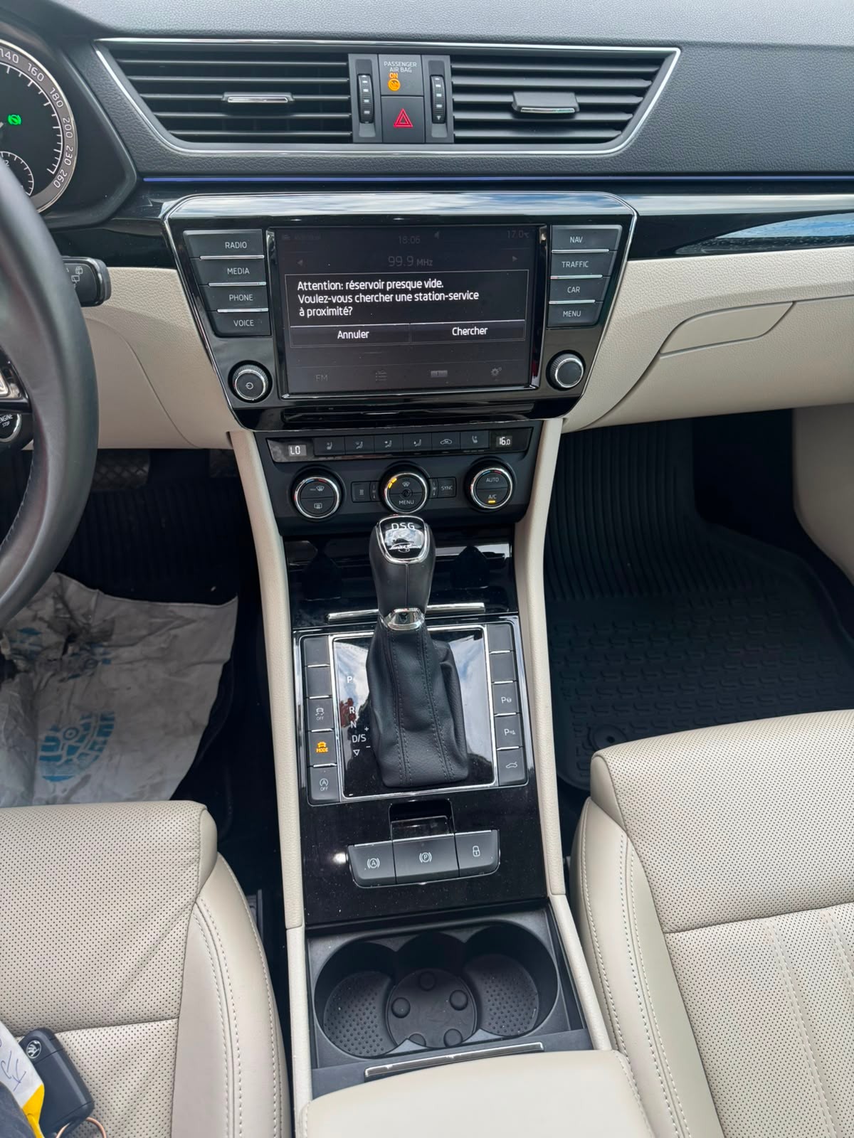 SKODA Superb Combi 2.0 TSI L&K DSG 4x4-image-8