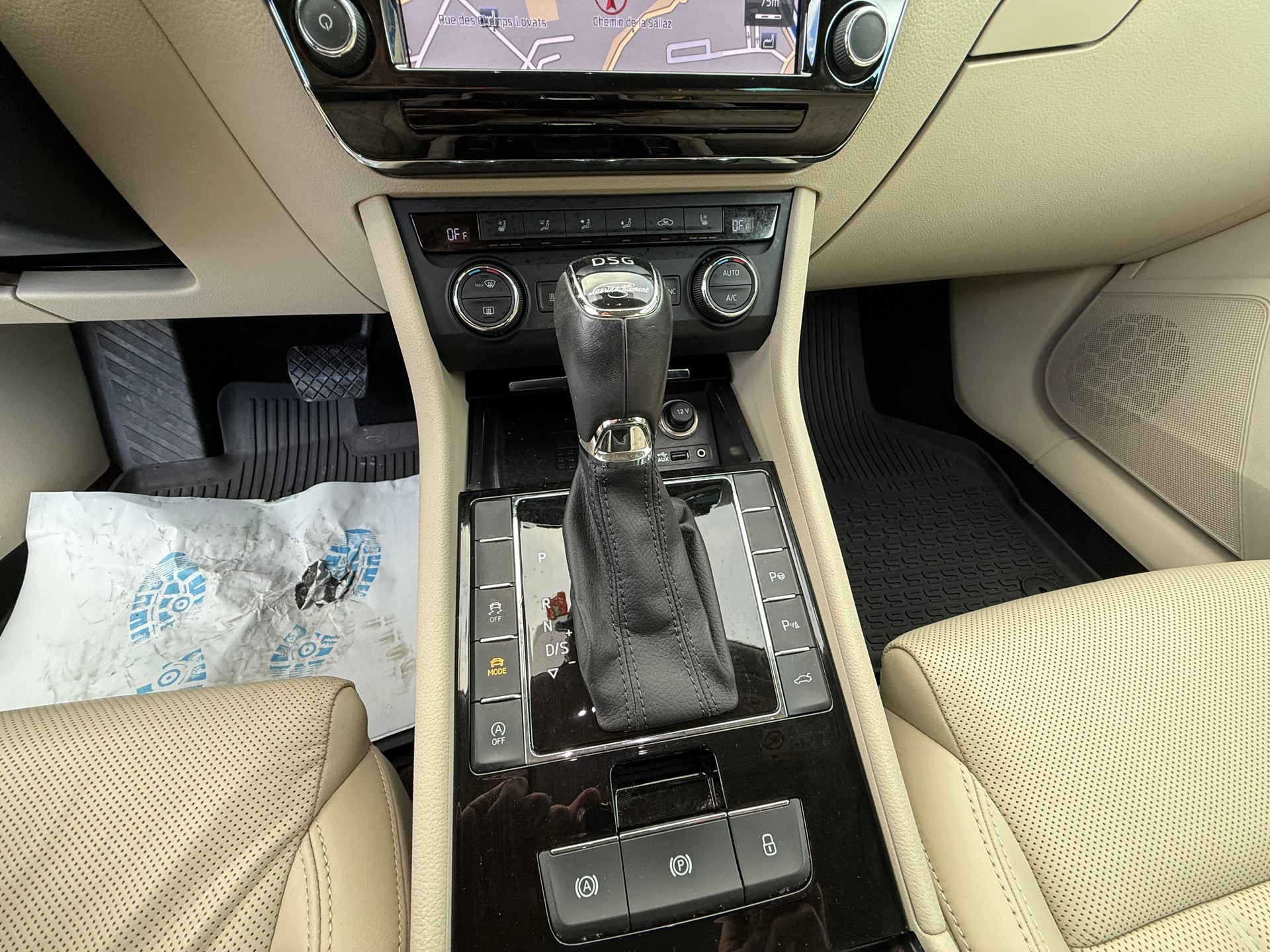 SKODA Superb Combi 2.0 TSI L&K DSG 4x4-image-8