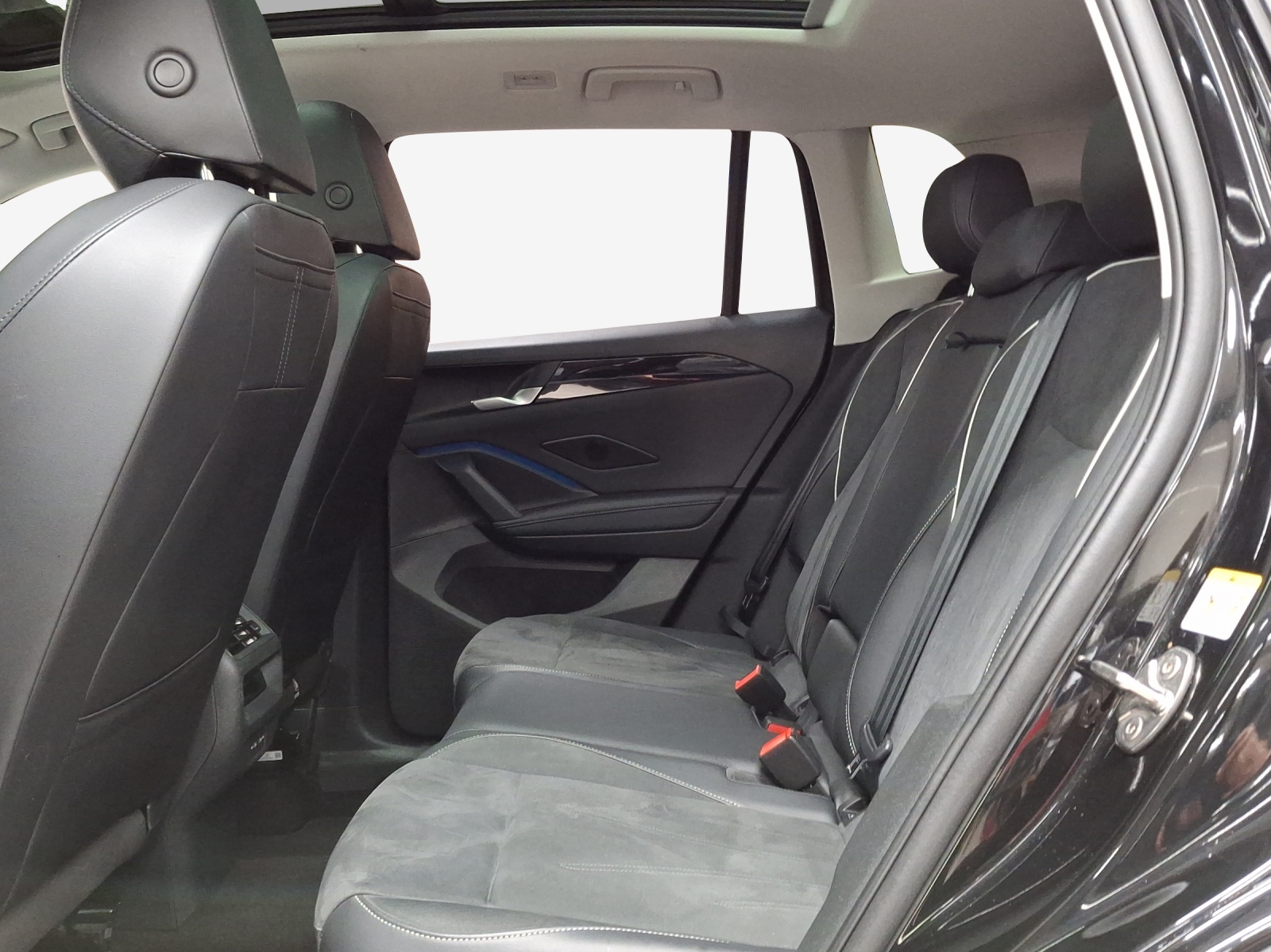VW Tiguan 2.0 TSI DSG Elegance 4Motion-image-11
