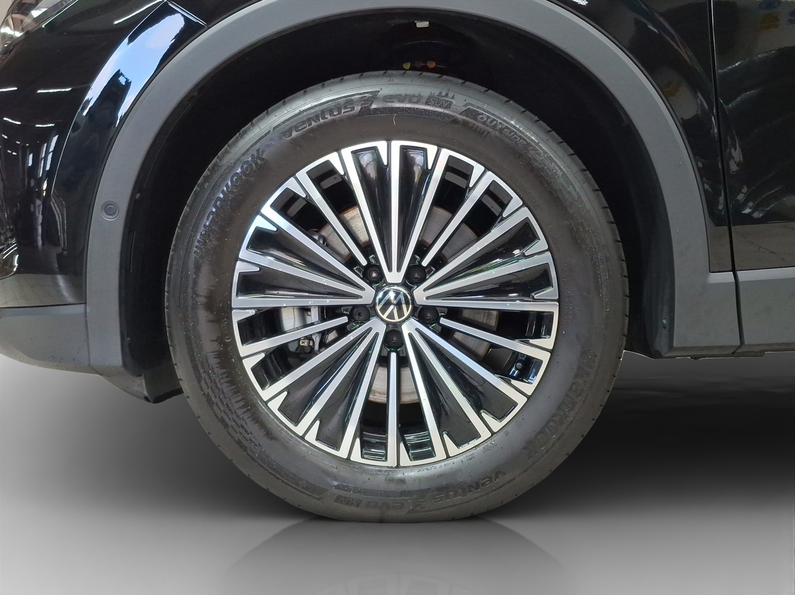 VW Tiguan 2.0 TSI DSG Elegance 4Motion-image-14