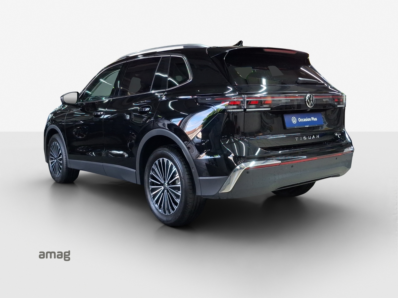 VW Tiguan 2.0 TSI DSG Elegance 4Motion-image-2