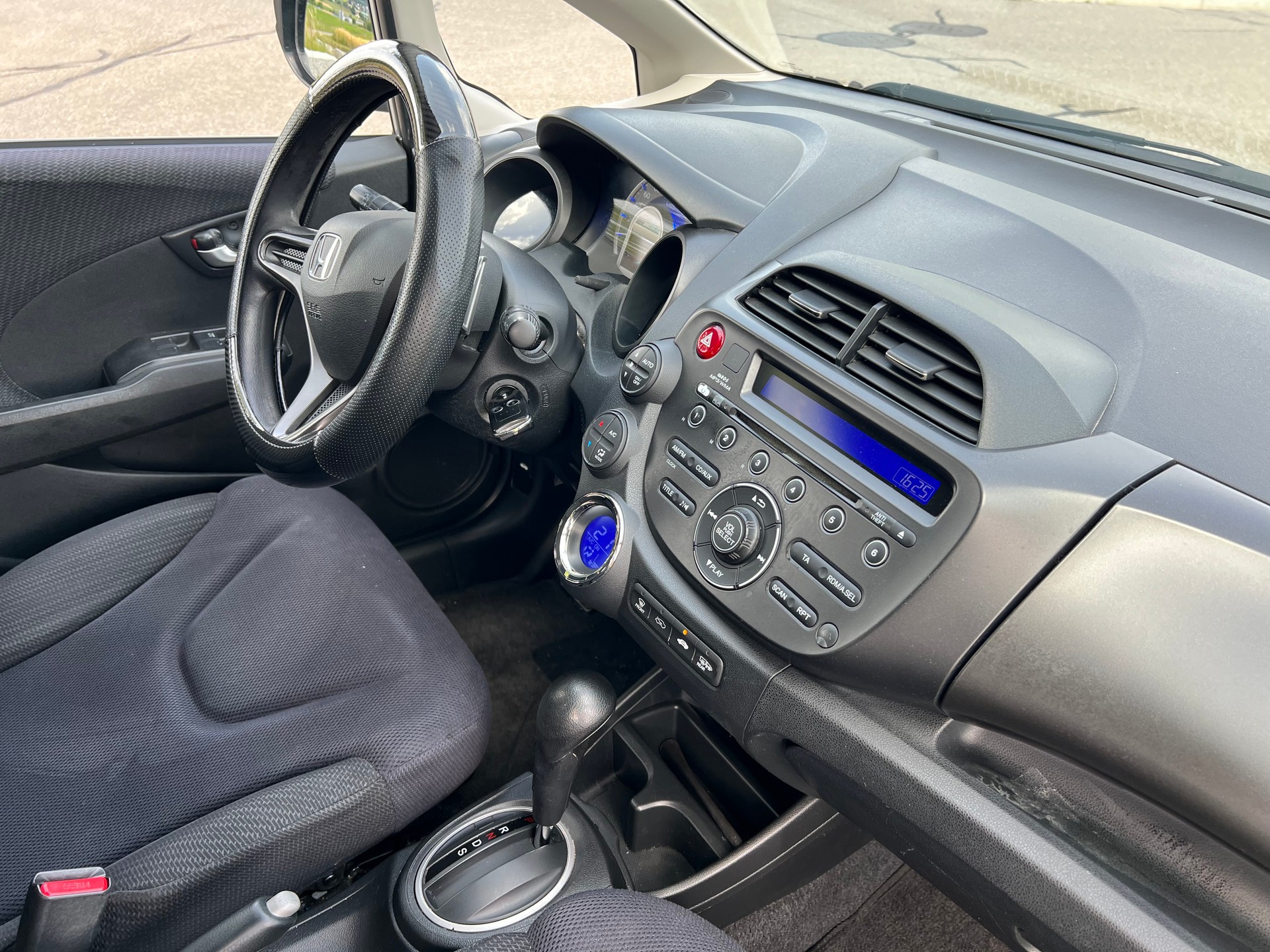 HONDA Jazz 1.3i Hybrid Comfort CVT-image-17