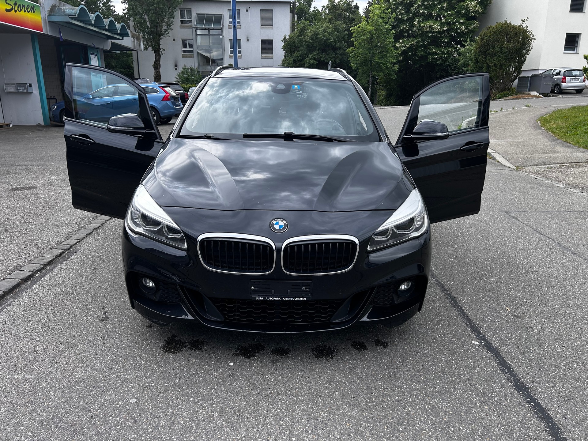 BMW 220d xDrive Active Tourer Steptronic-image-0