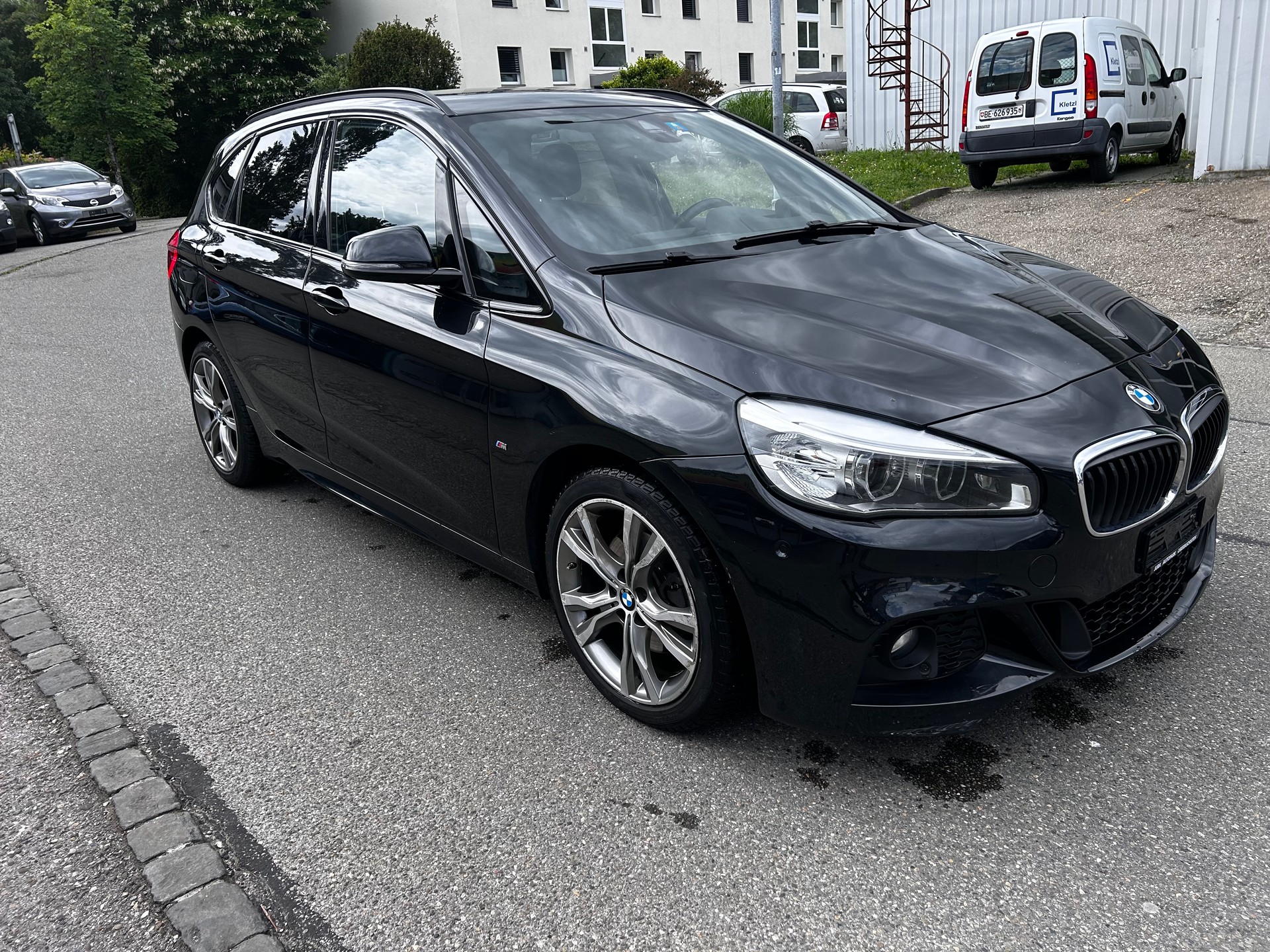 BMW 220d xDrive Active Tourer Steptronic-image-2