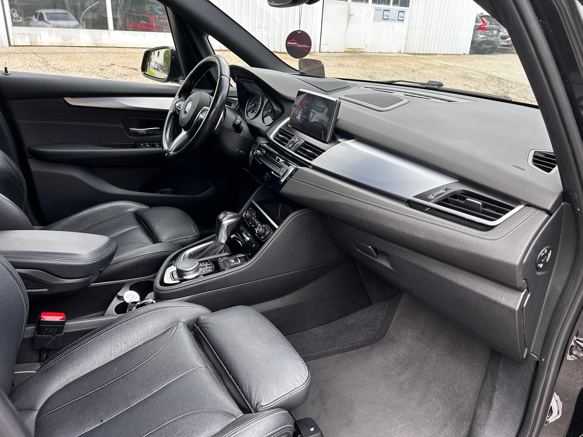 BMW 220d xDrive Active Tourer Steptronic-image-8