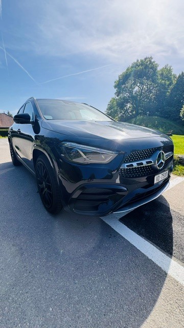 MERCEDES-BENZ GLA 220 d AMG Line 4matic-image-2