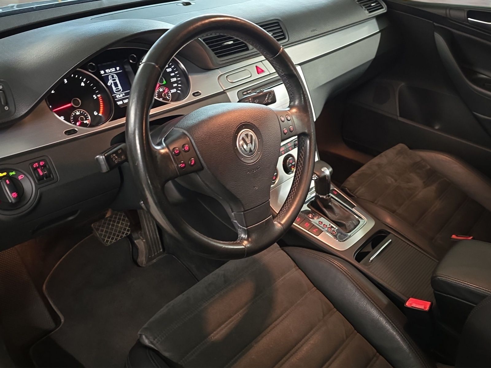 VW Passat Variant 2.0 TDI Highline DSG-image-9
