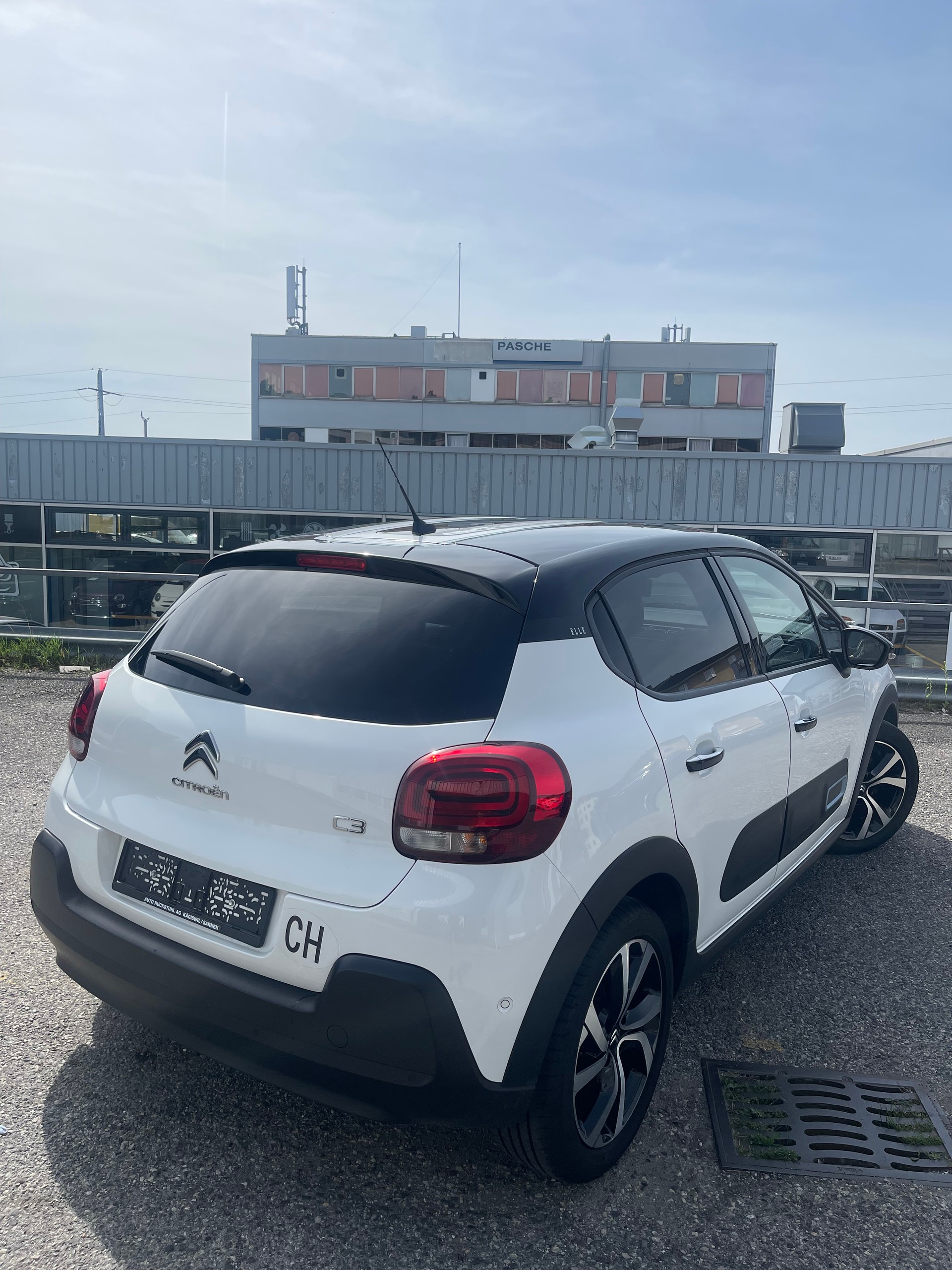 CITROEN C3 1.2i PureTech Elle EAT6-image-1