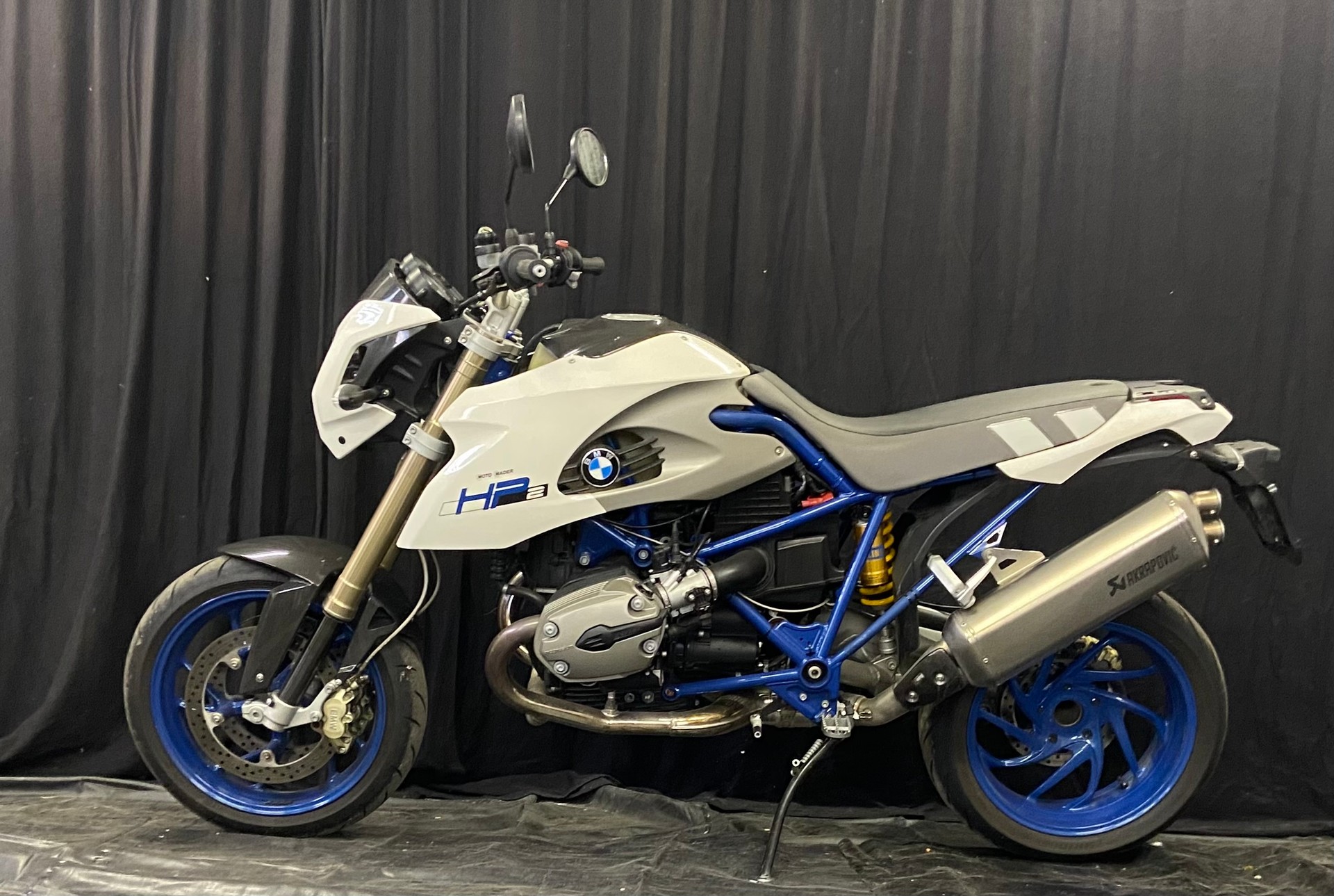 BMW HP2 Megamoto 1200-image-6