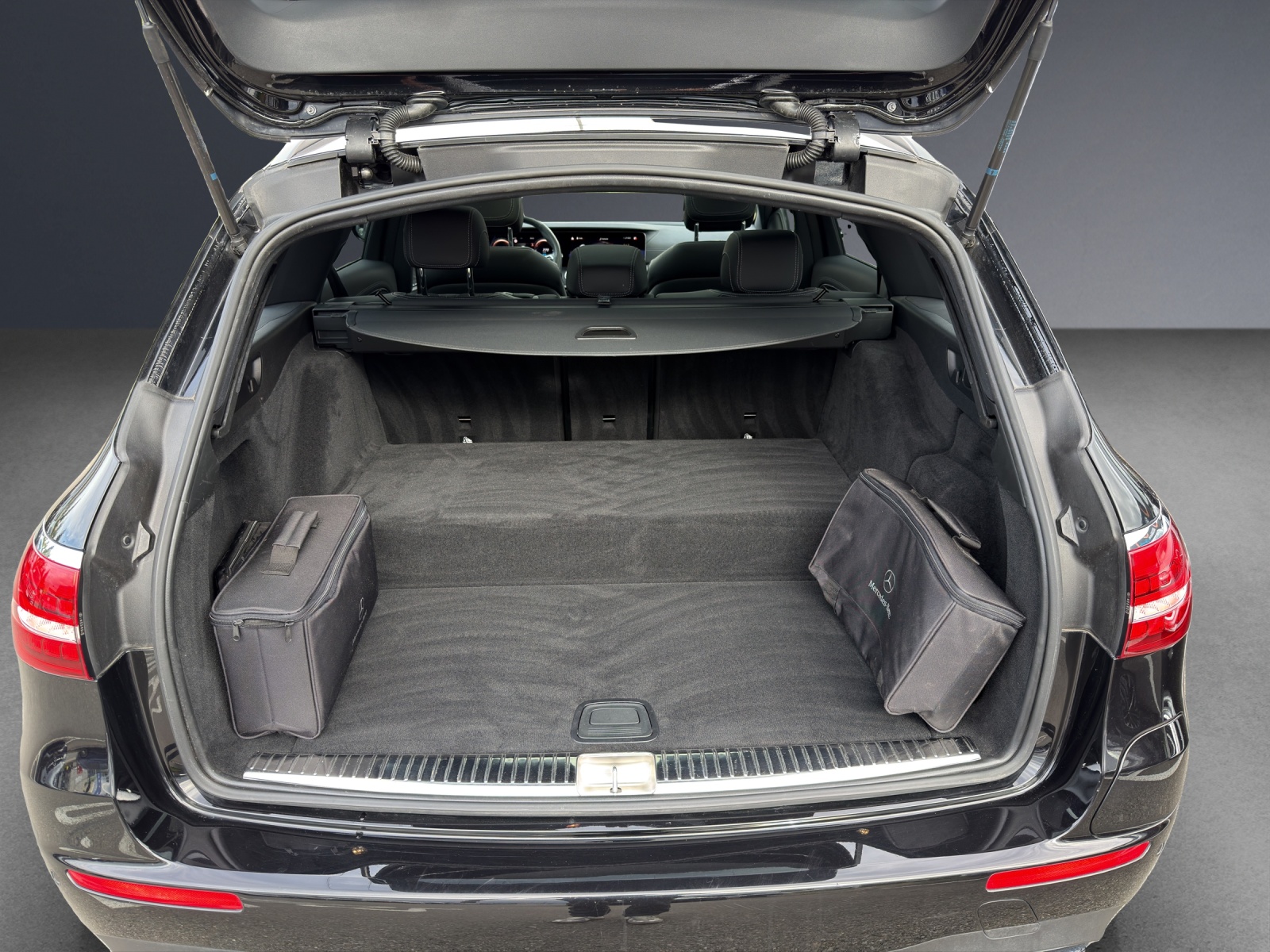 Image MERCEDES-BENZ E-300 E 300 de T 4Matic AMG Line 9G-Tronic
