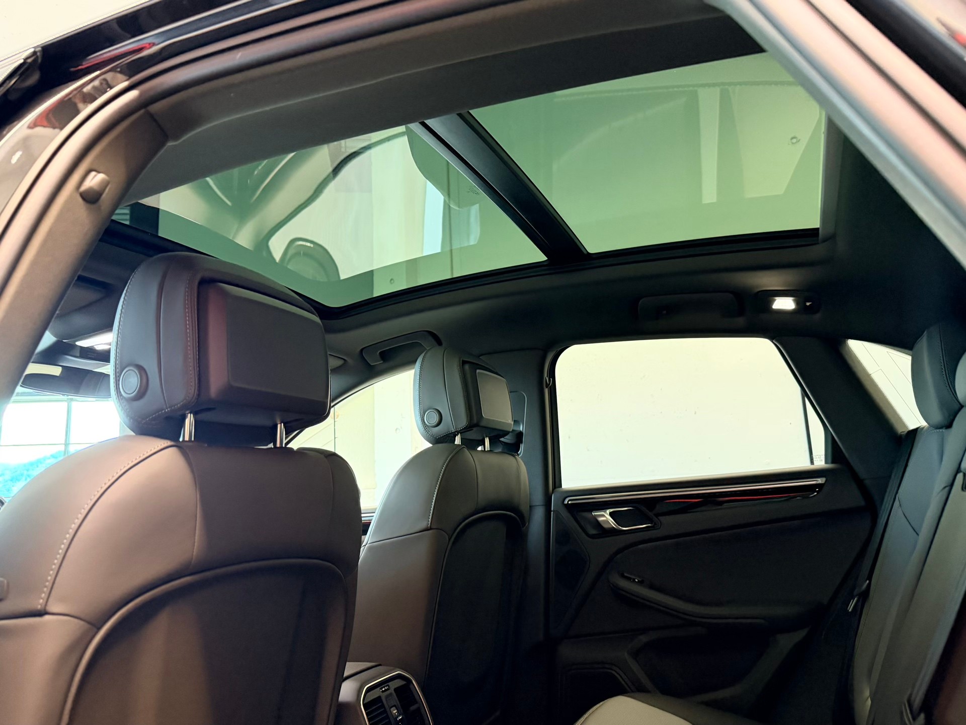 PORSCHE Macan S PDK-image-16