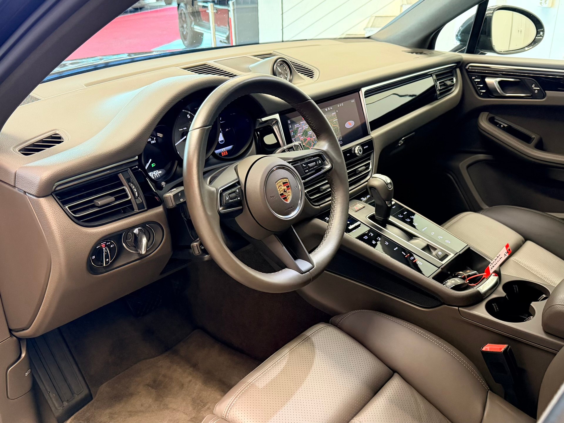 PORSCHE Macan S PDK-image-10
