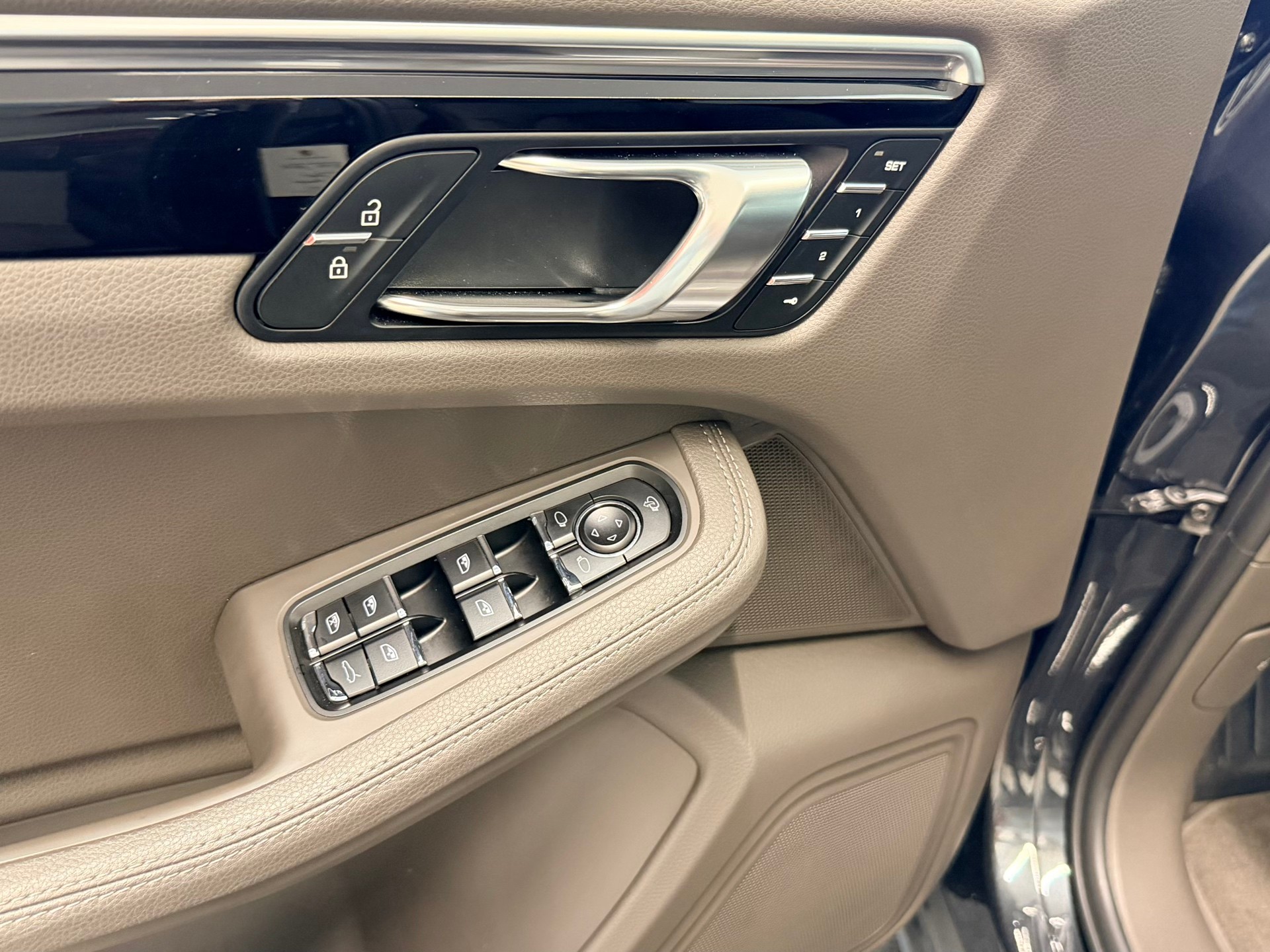 PORSCHE Macan S PDK-image-12