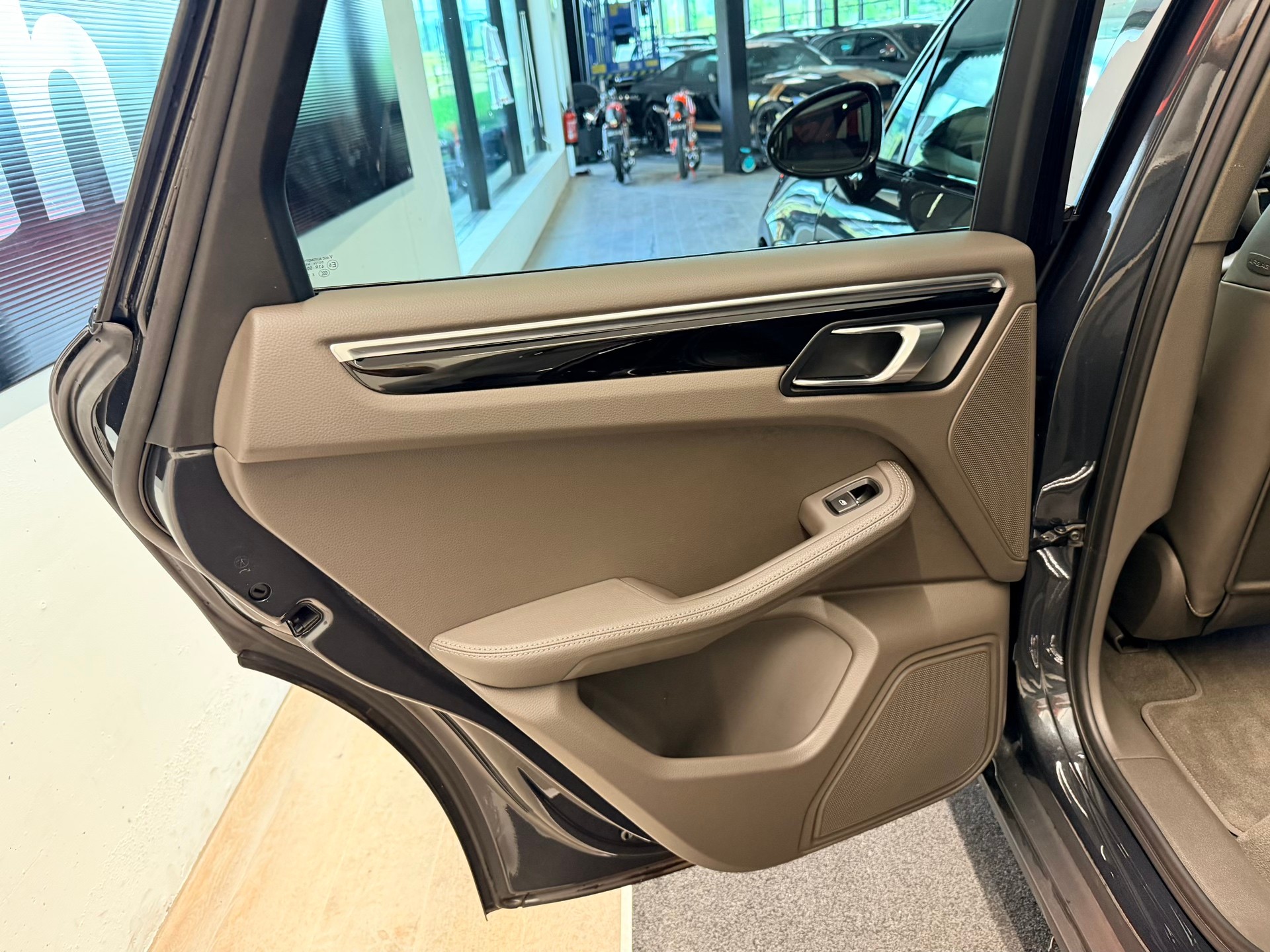 PORSCHE Macan S PDK-image-17