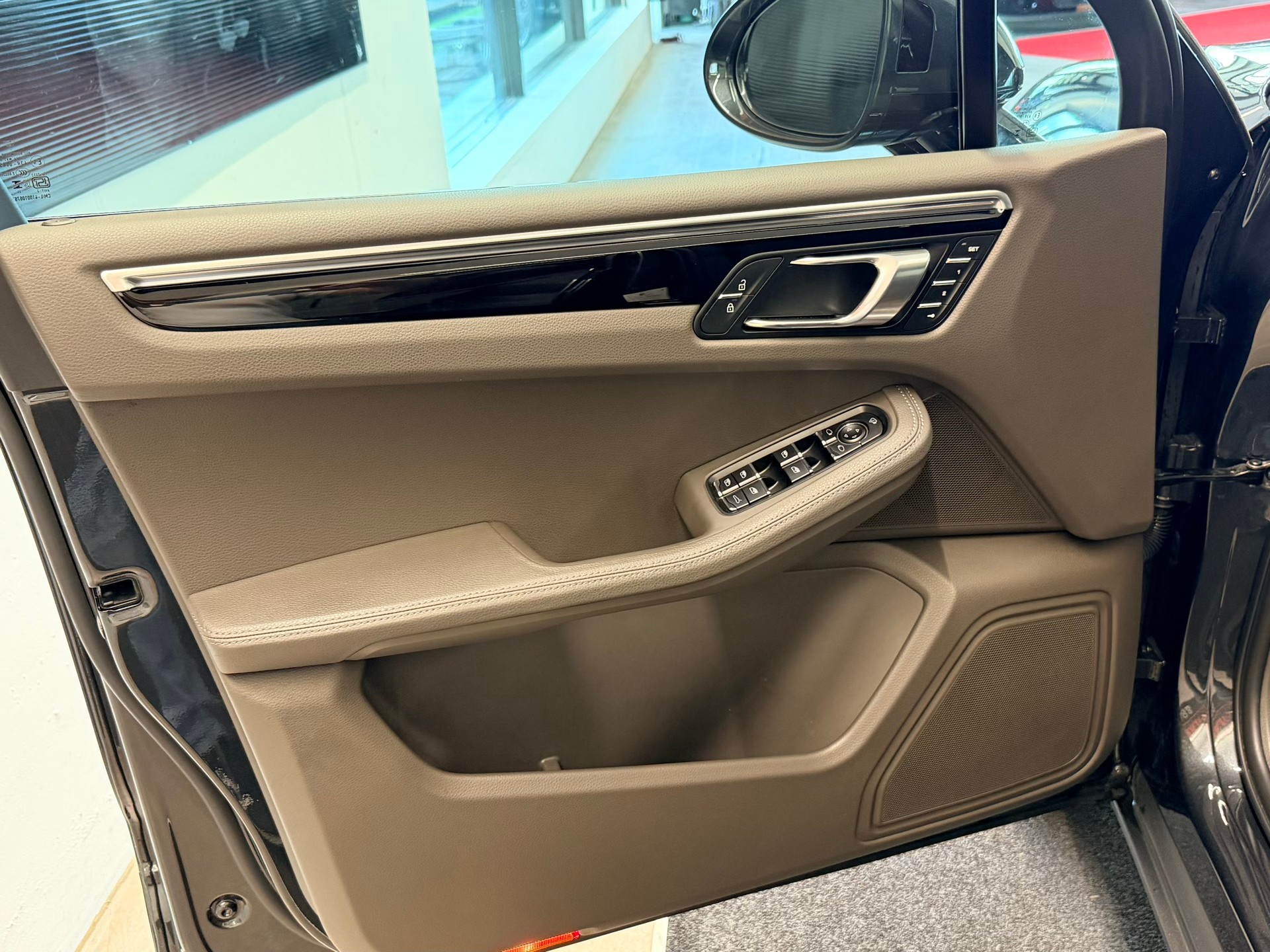 PORSCHE Macan S PDK-image-11