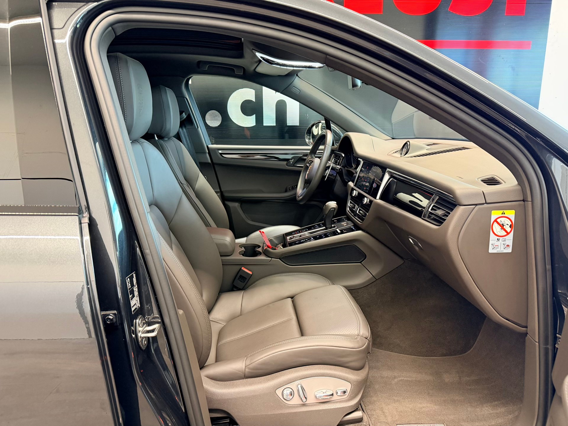 PORSCHE Macan S PDK-image-22