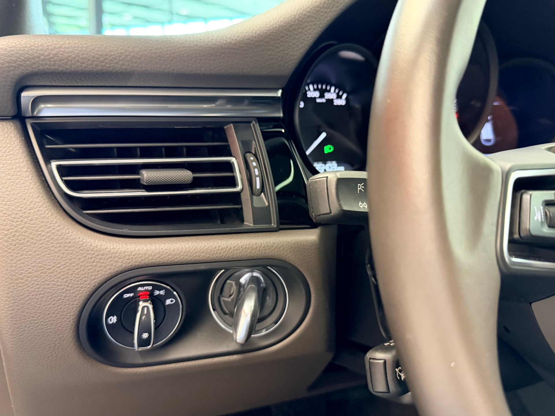 PORSCHE Macan S PDK-image-28