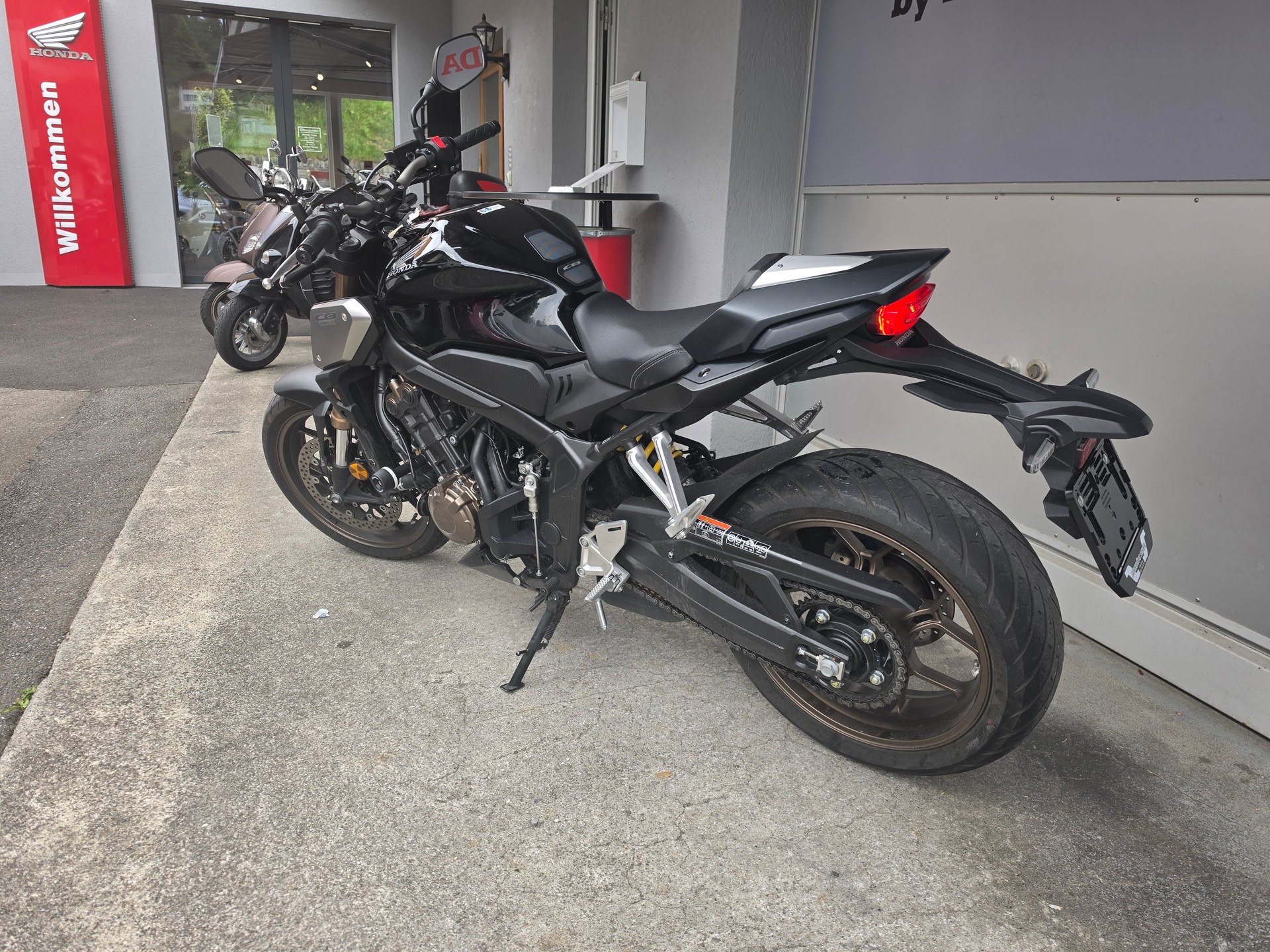 HONDA CB 650 R ABS-showroom-element-1