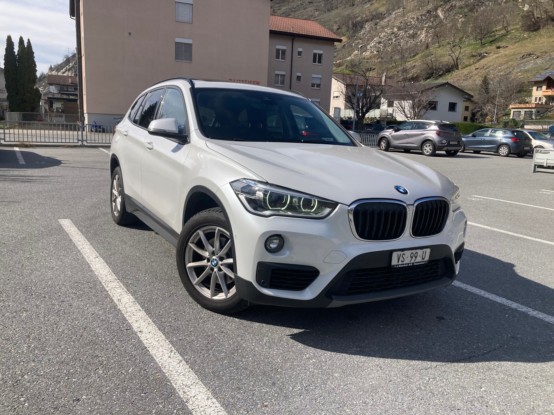 BMW 18d xDrive-image-0