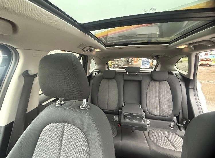 BMW 18d xDrive-image-4