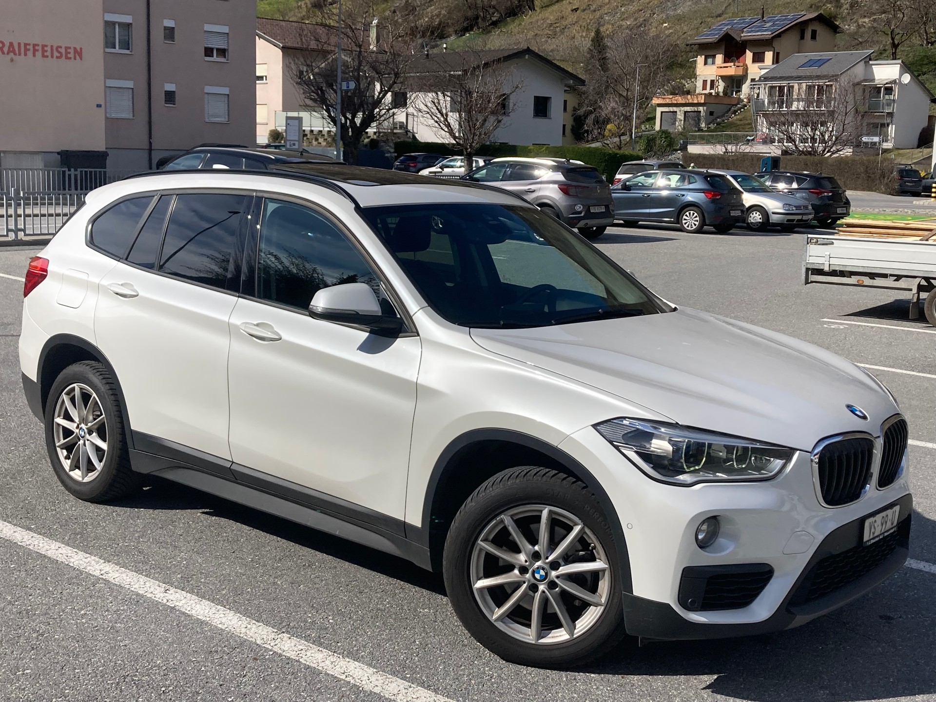 BMW 18d xDrive-image-2
