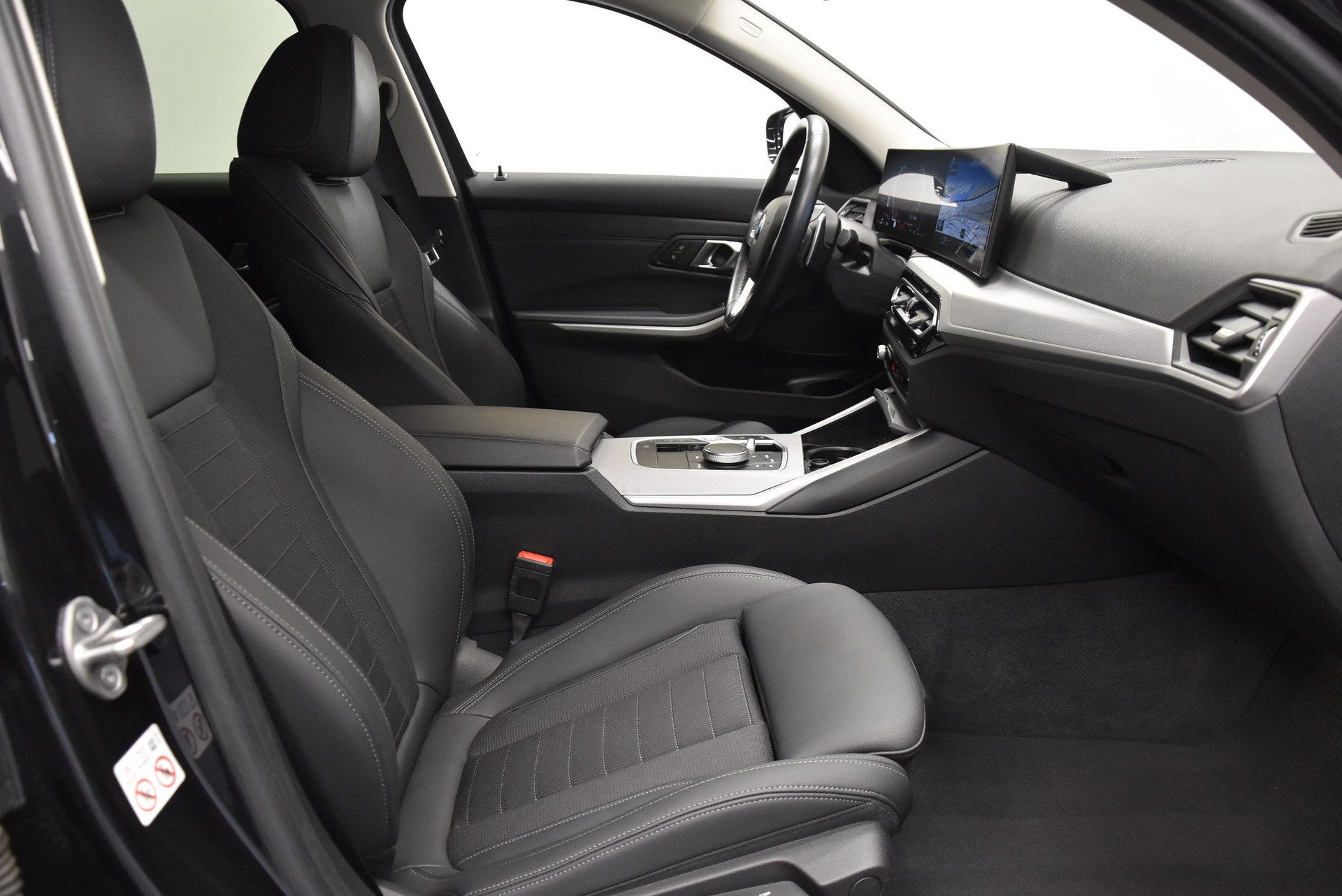 BMW 318d 48V Touring Steptronic-image-2