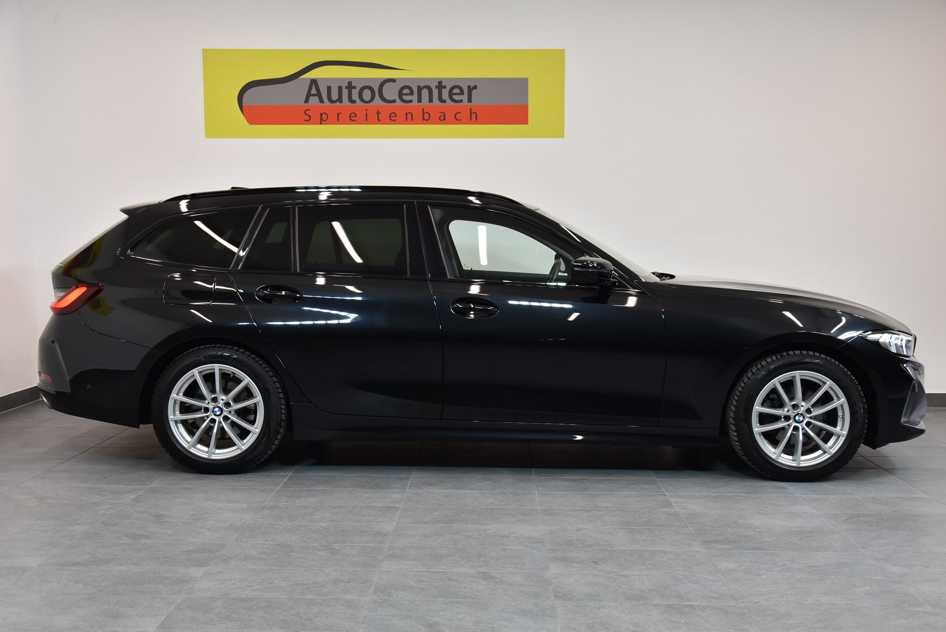 BMW 318d 48V Touring Steptronic-image-10