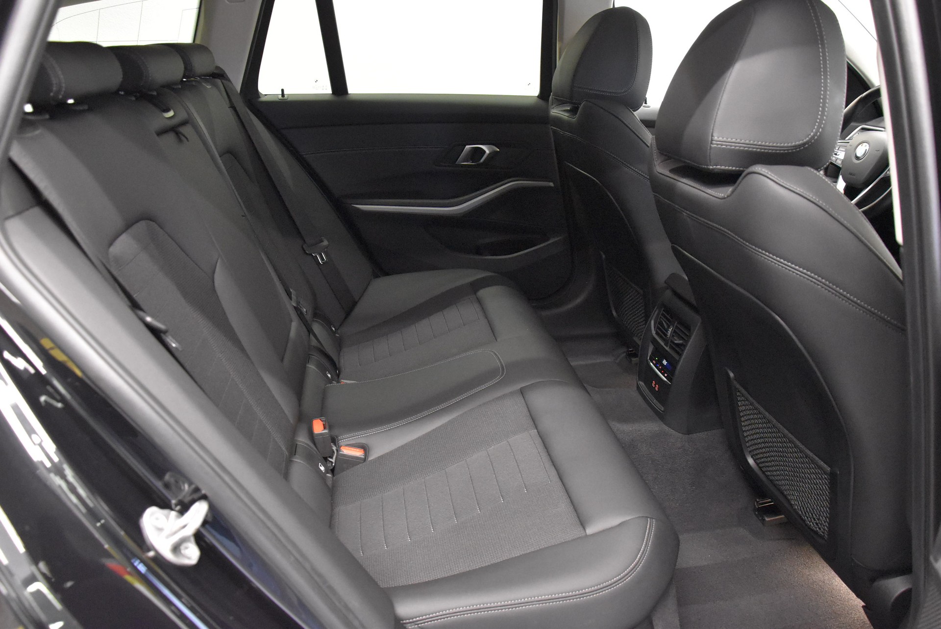 BMW 318d 48V Touring Steptronic-image-7