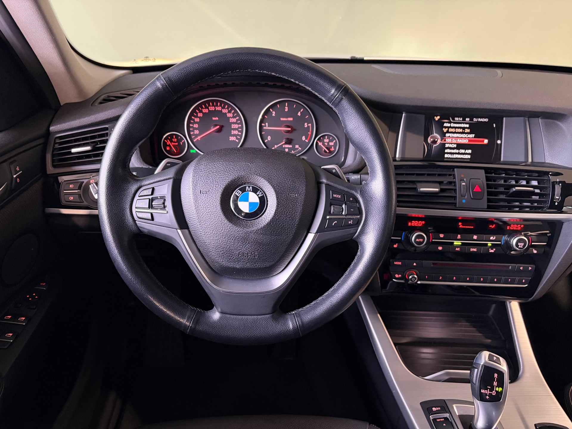 BMW X3 xDrive 20d xLine Steptronic ***CH-Fahrzeug***-image-18