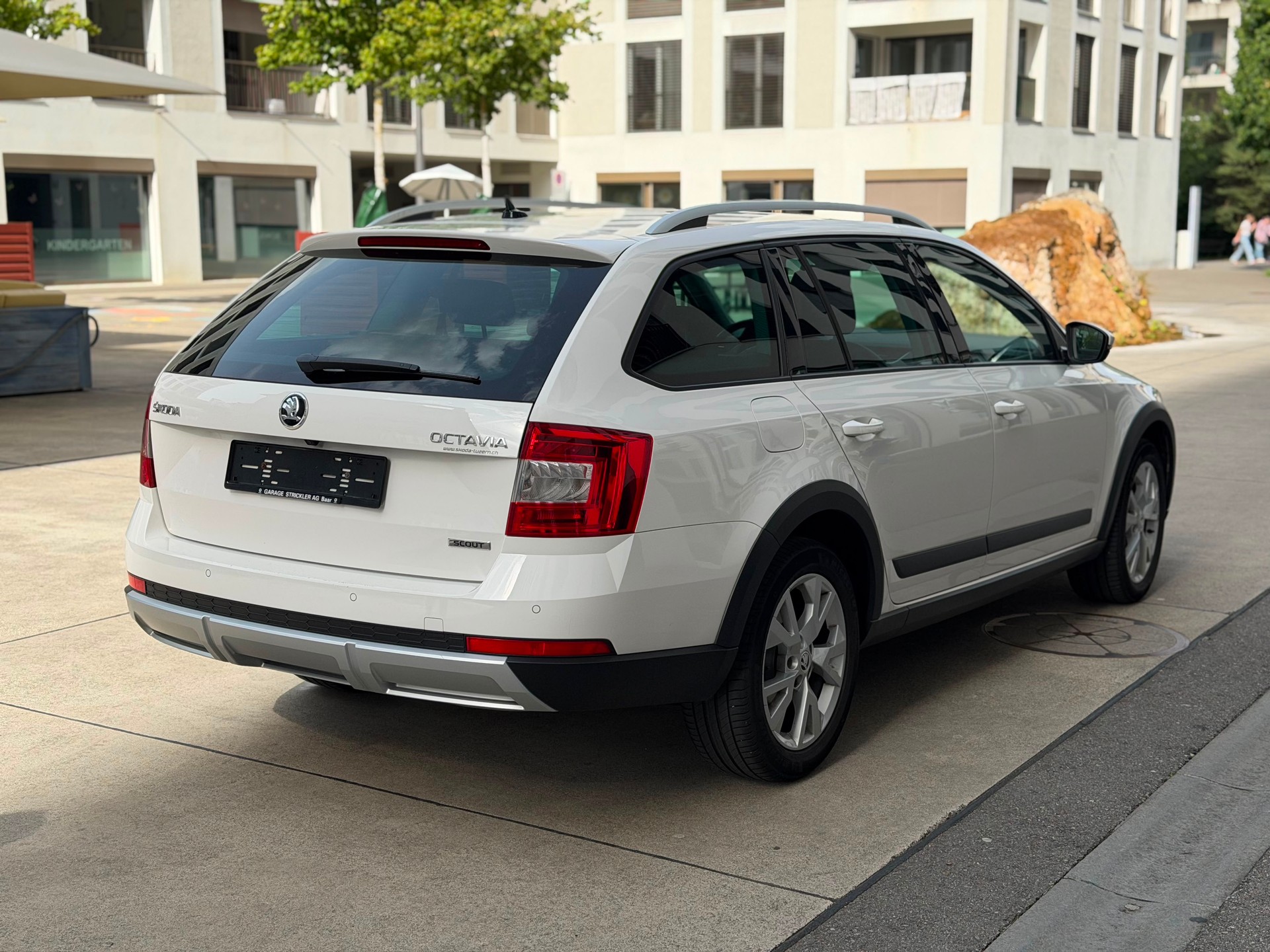 SKODA Octavia Combi 2.0 TDI Scout 4x4 DSG-image-6