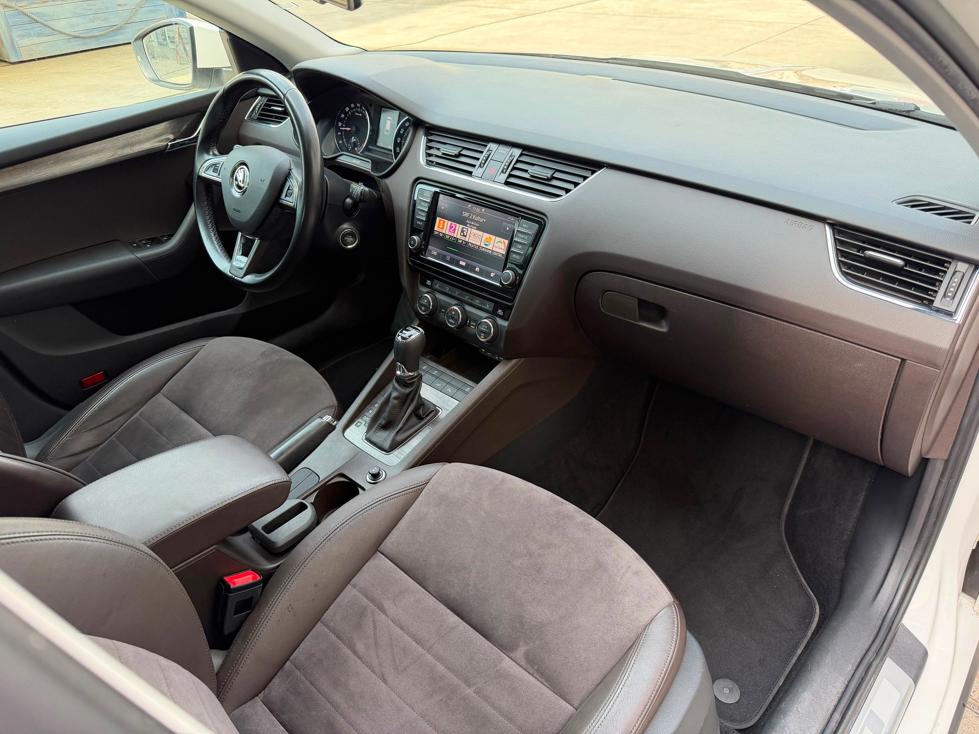 SKODA Octavia Combi 2.0 TDI Scout 4x4 DSG-image-10