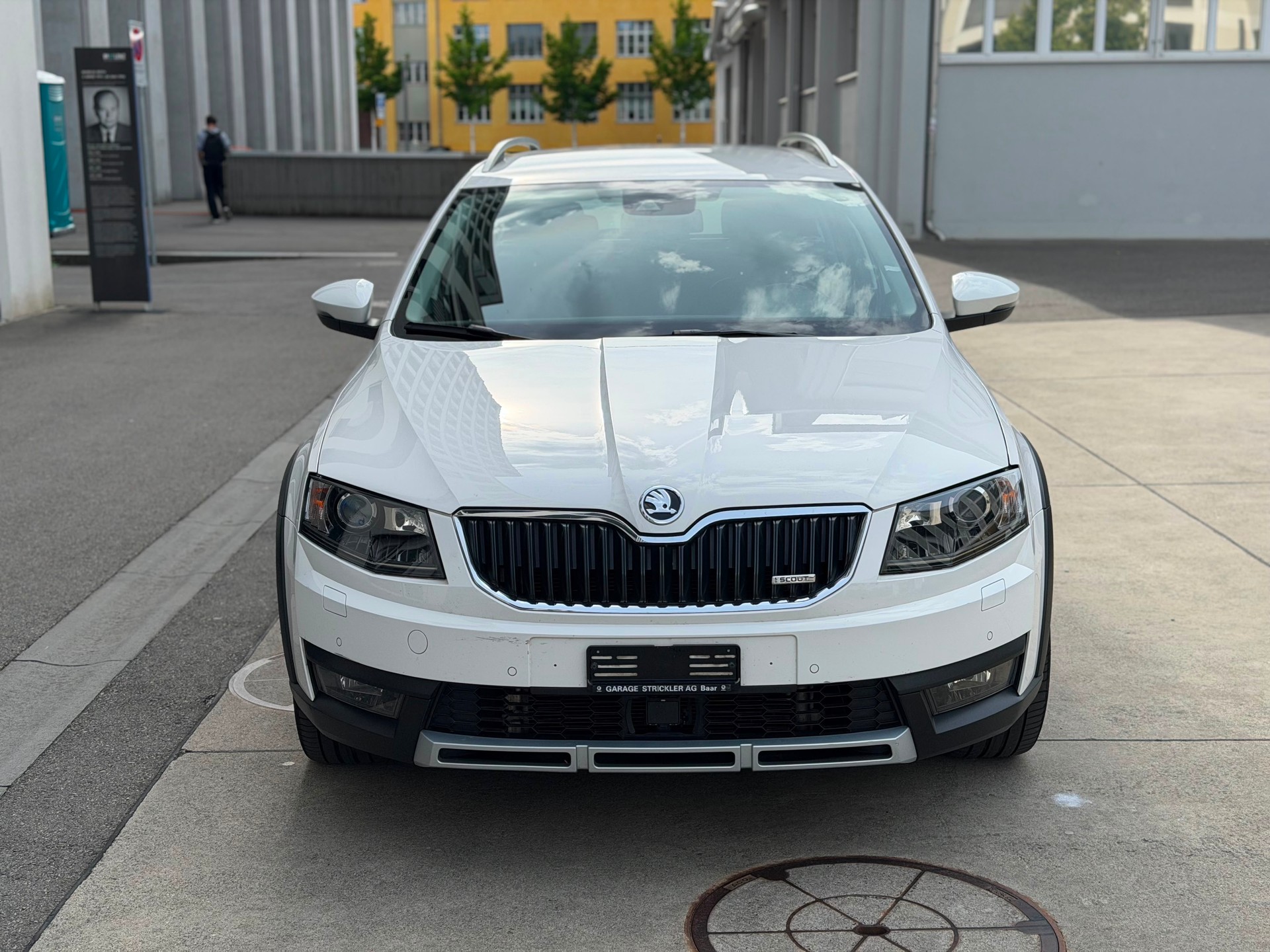 SKODA Octavia Combi 2.0 TDI Scout 4x4 DSG-image-1