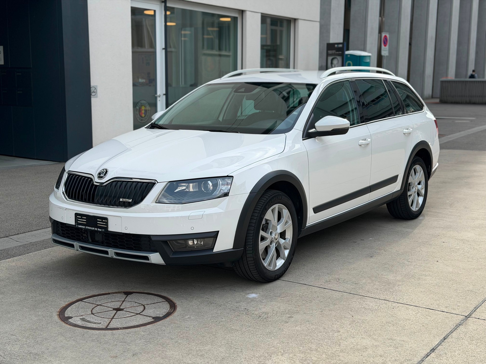 SKODA Octavia Combi 2.0 TDI Scout 4x4 DSG-image-2