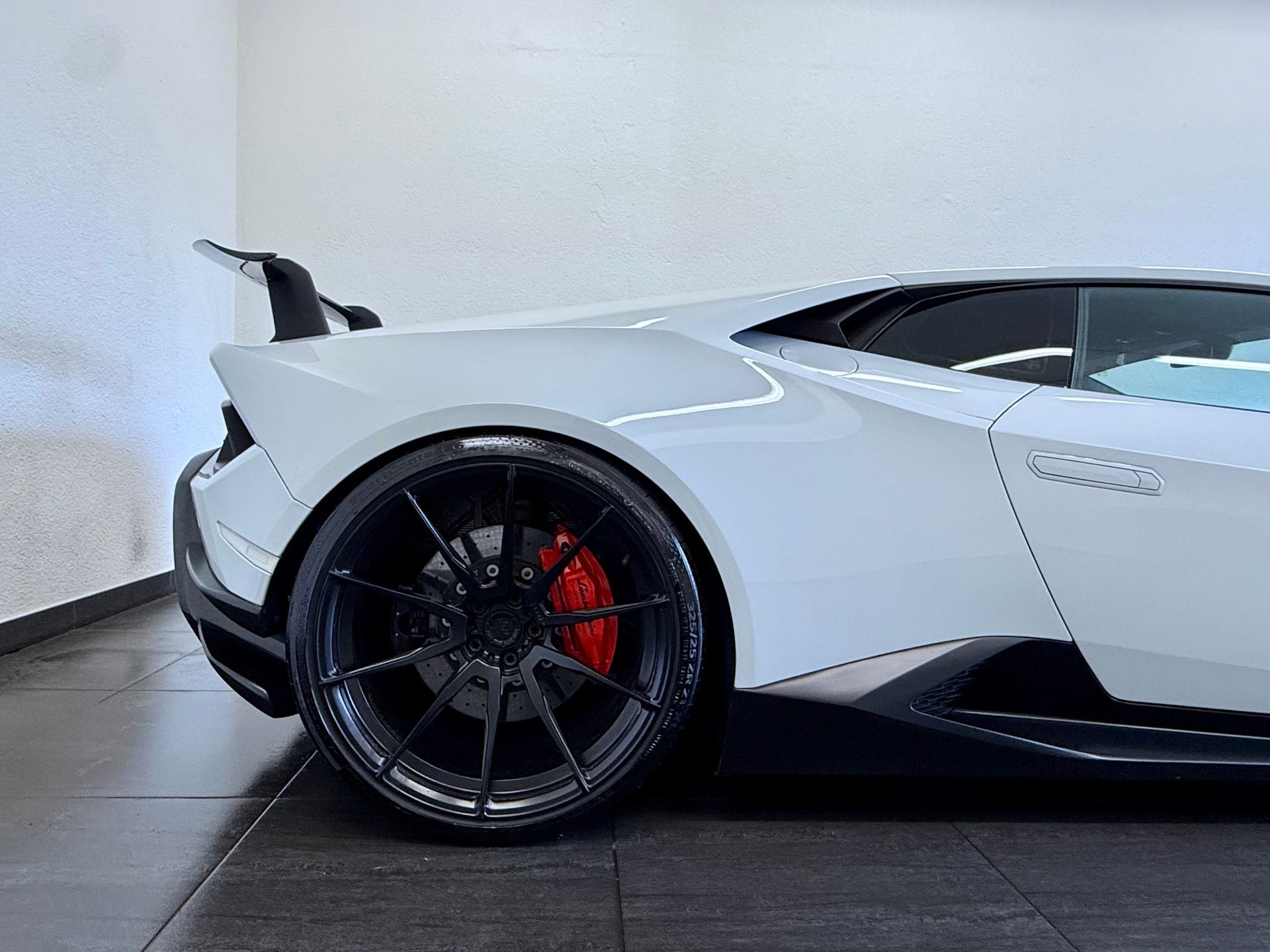 LAMBORGHINI Huracan LP640-4 Coupé Performante "UNIKAT" DCT-image-4