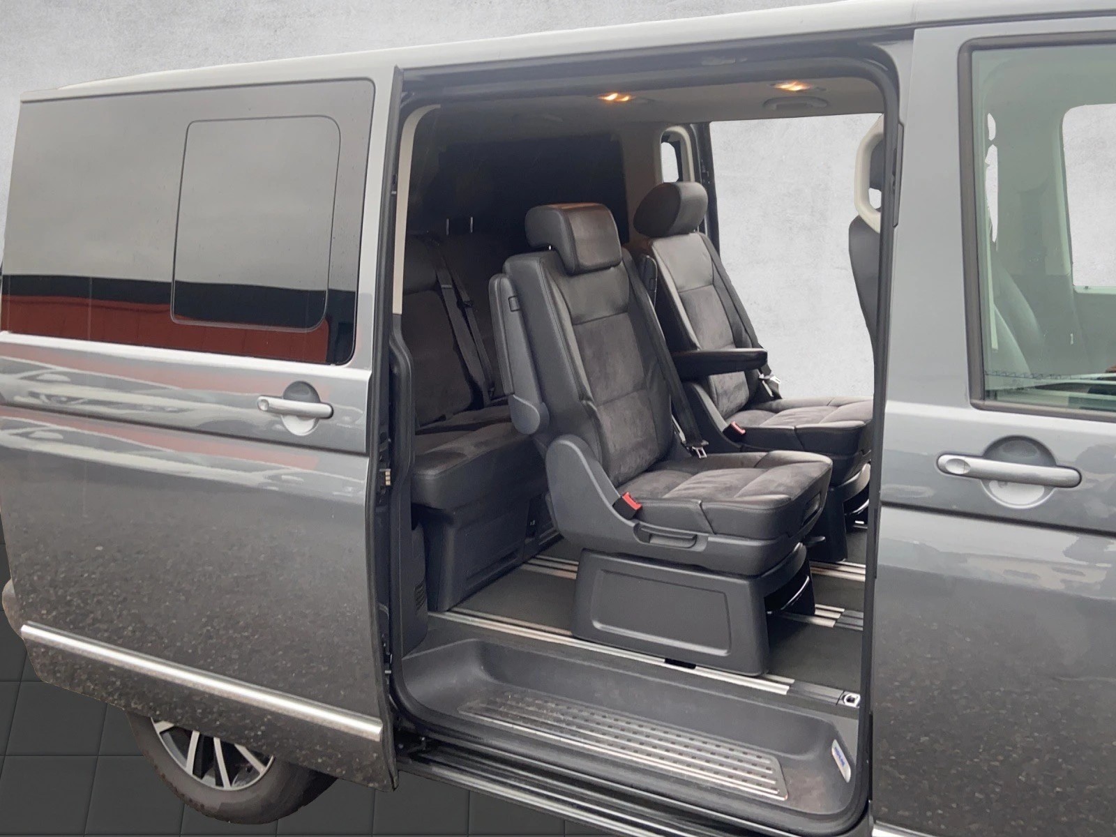 VW T5 Multivan 2.0 Bi-TDI CR Highline 4Motion DSG-image-11