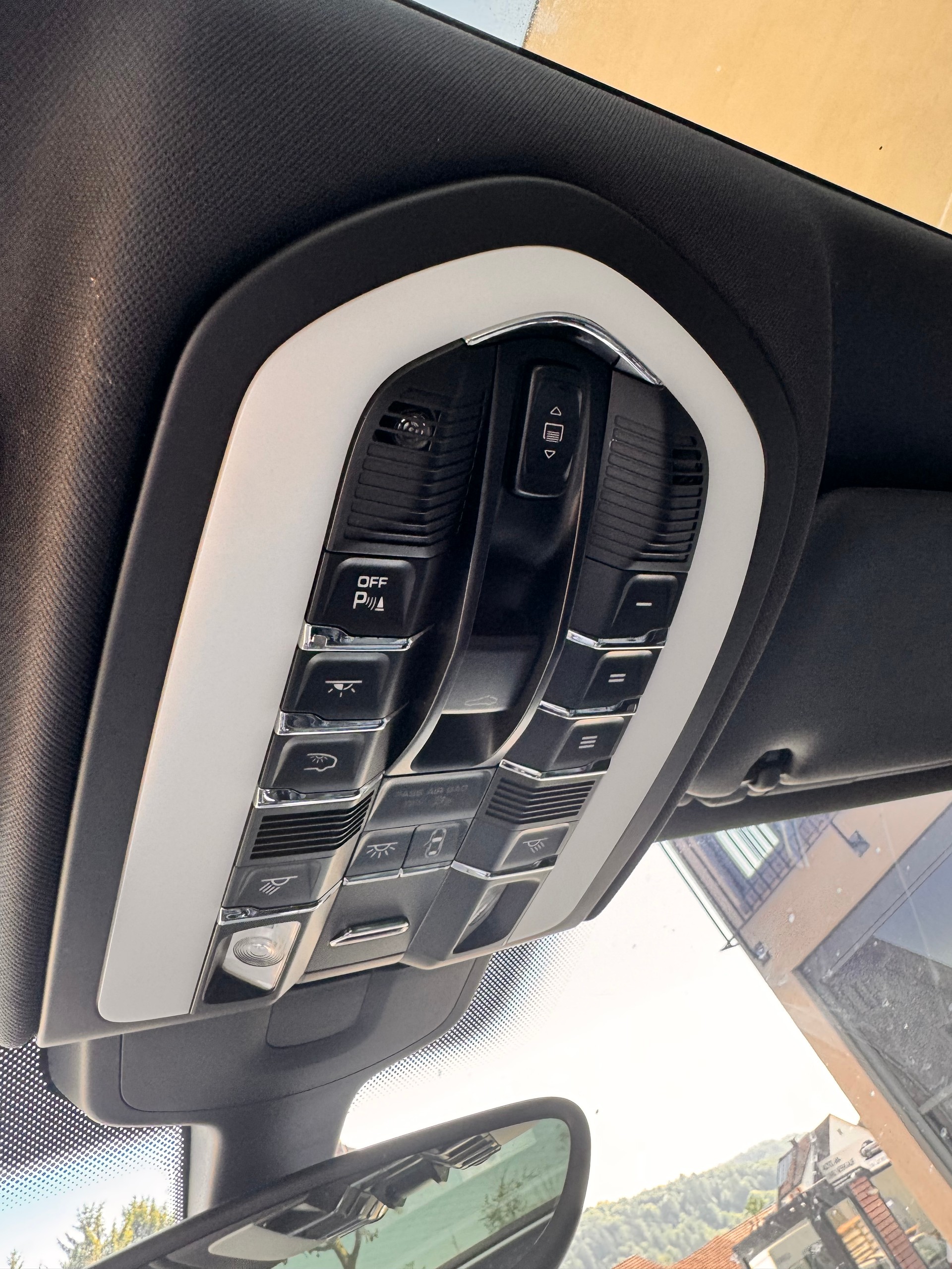 PORSCHE Cayenne S-image-17