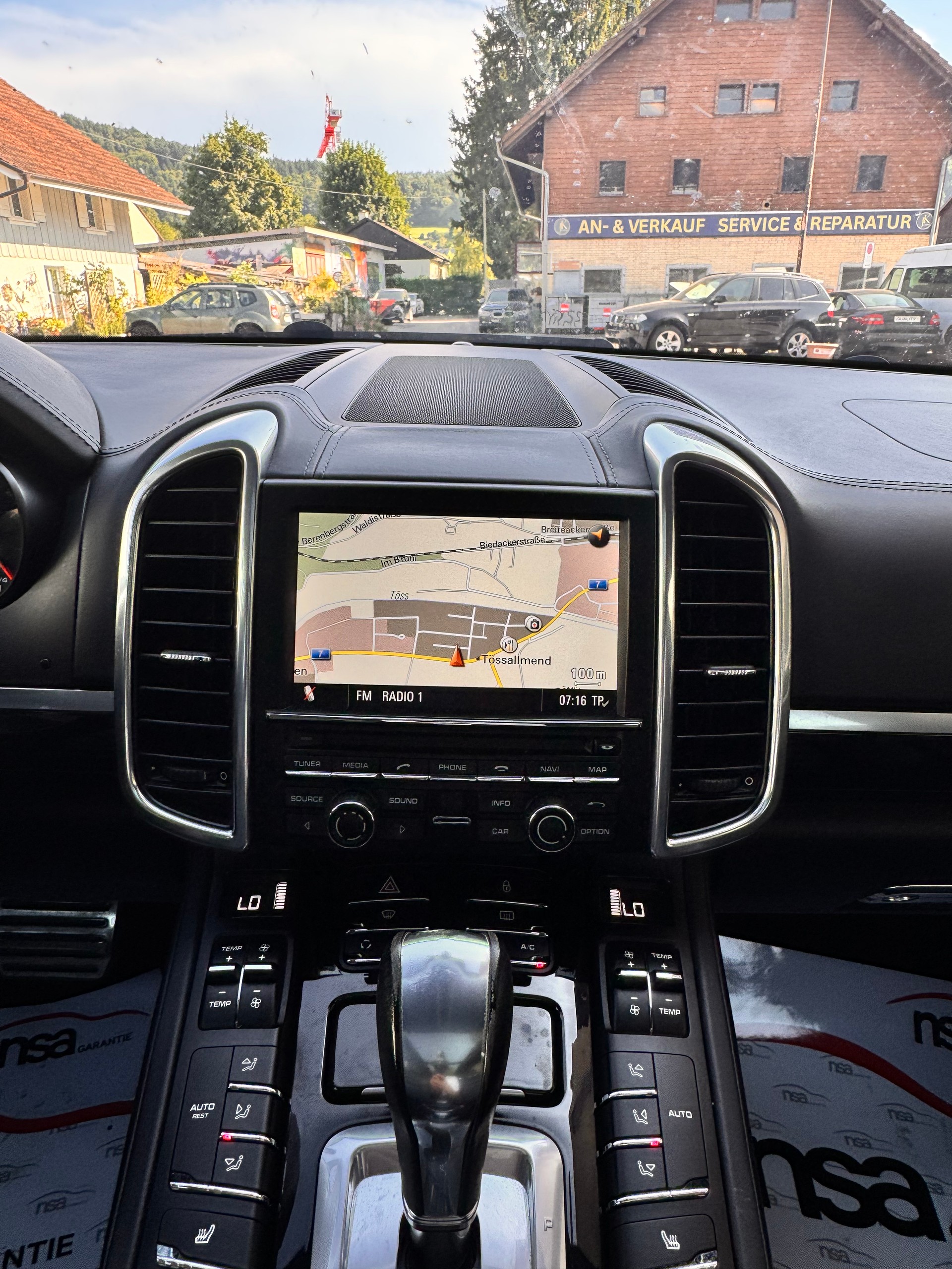 PORSCHE Cayenne S-image-15