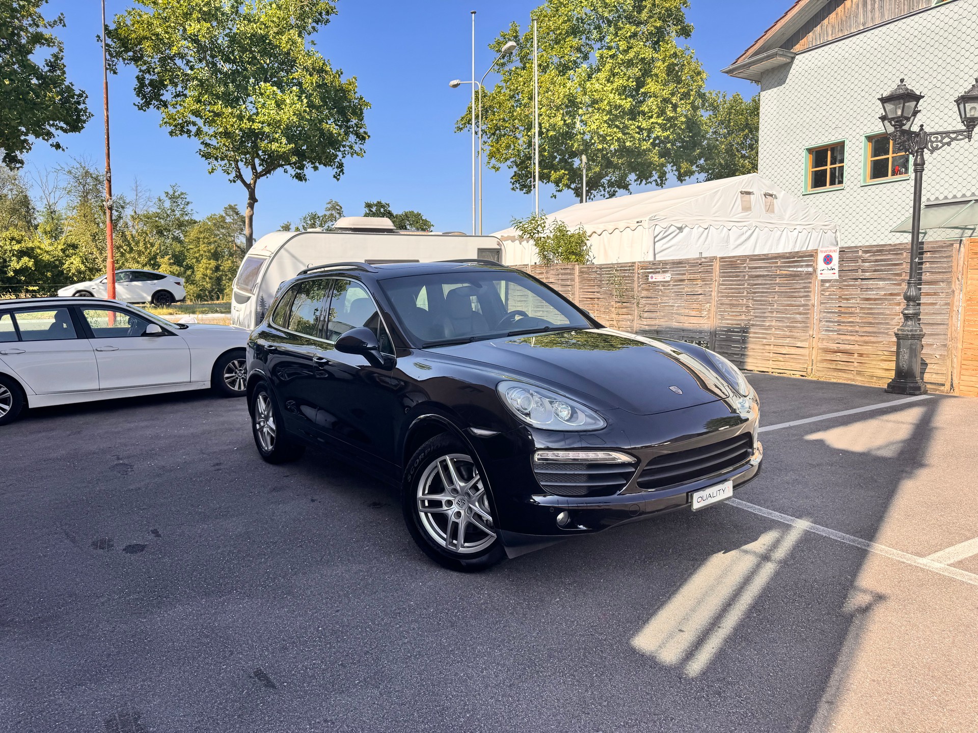 PORSCHE Cayenne S-showroom-element-1