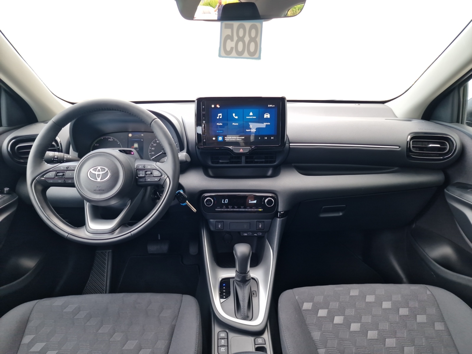 TOYOTA Yaris 1.5 Active Drive e-CVT-image-12