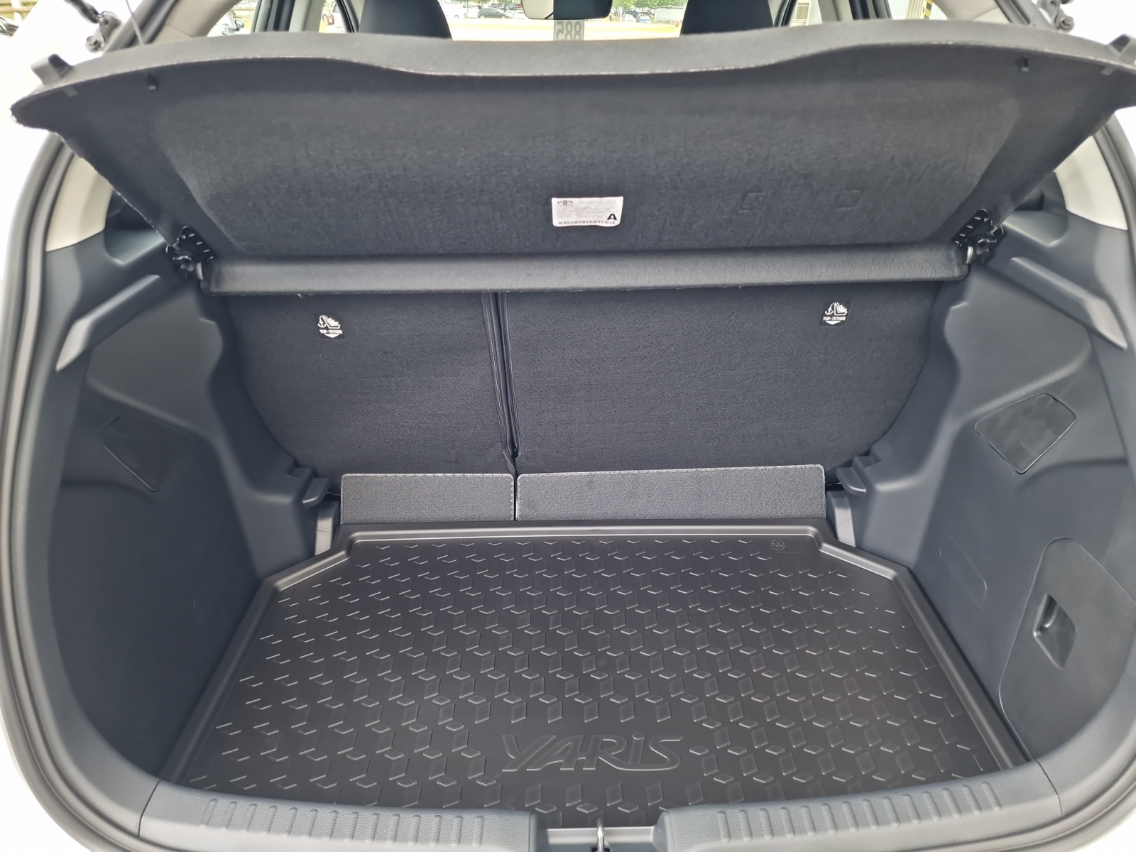 TOYOTA Yaris 1.5 Active Drive e-CVT-image-14