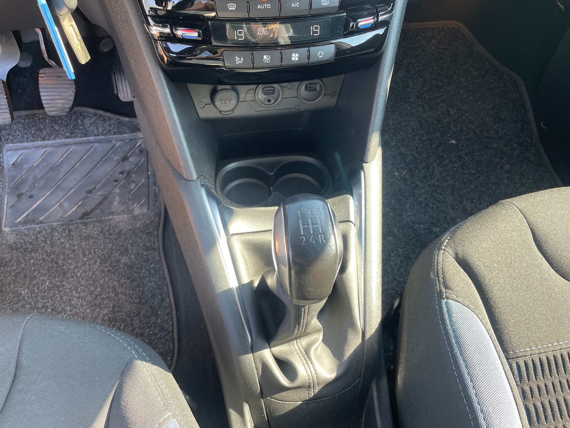 PEUGEOT 208 1.2 VTI Access-image-13