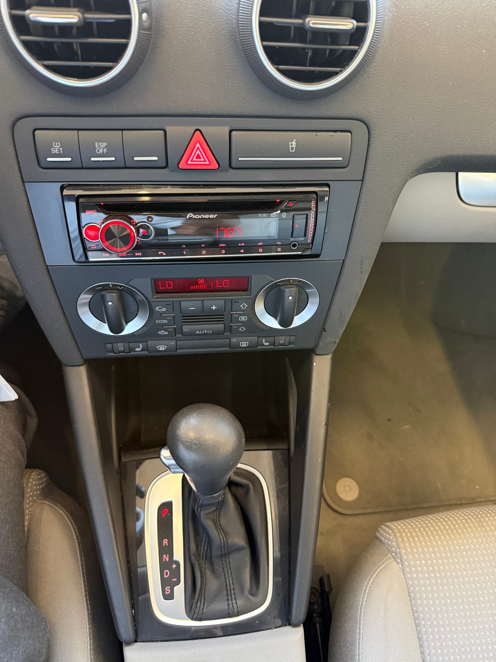 AUDI A3 Sportback 3.2 V6 Ambition quattro-image-12