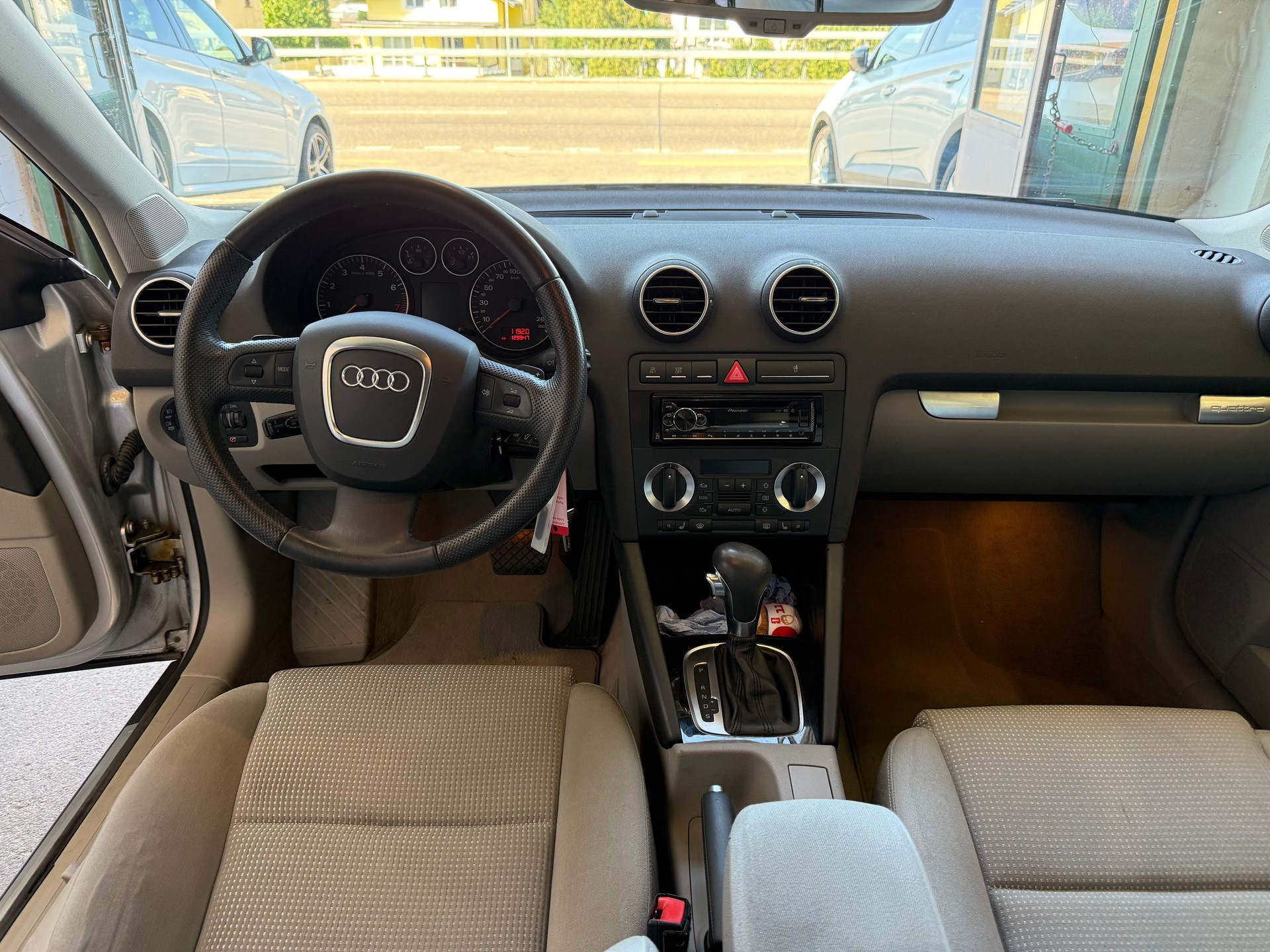 AUDI A3 Sportback 3.2 V6 Ambition quattro-image-10
