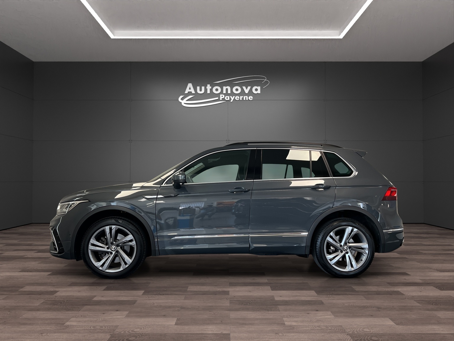 VW Tiguan 2.0TSI R-Line 4Motion DSG-image-2