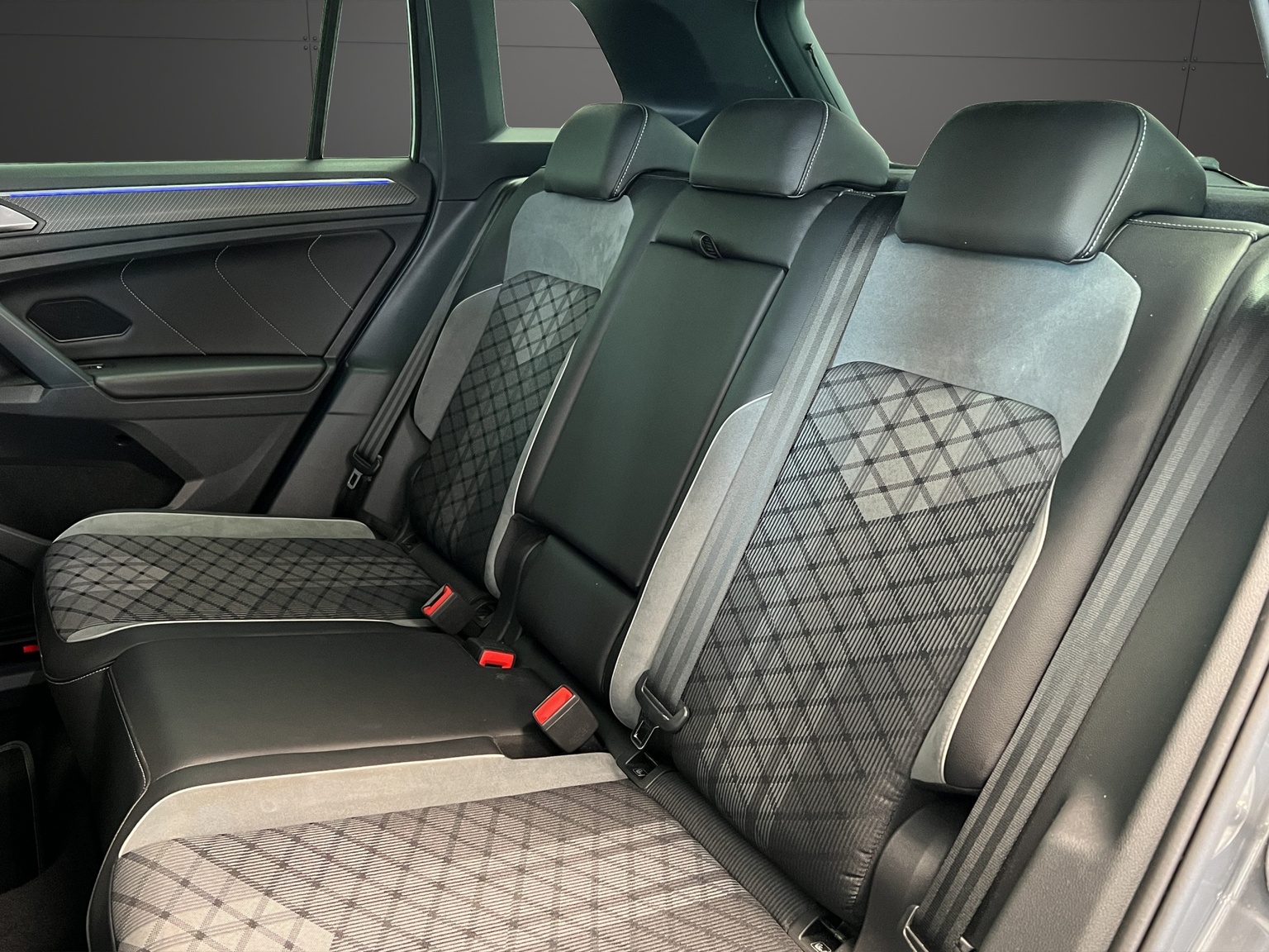 VW Tiguan 2.0TSI R-Line 4Motion DSG-image-8